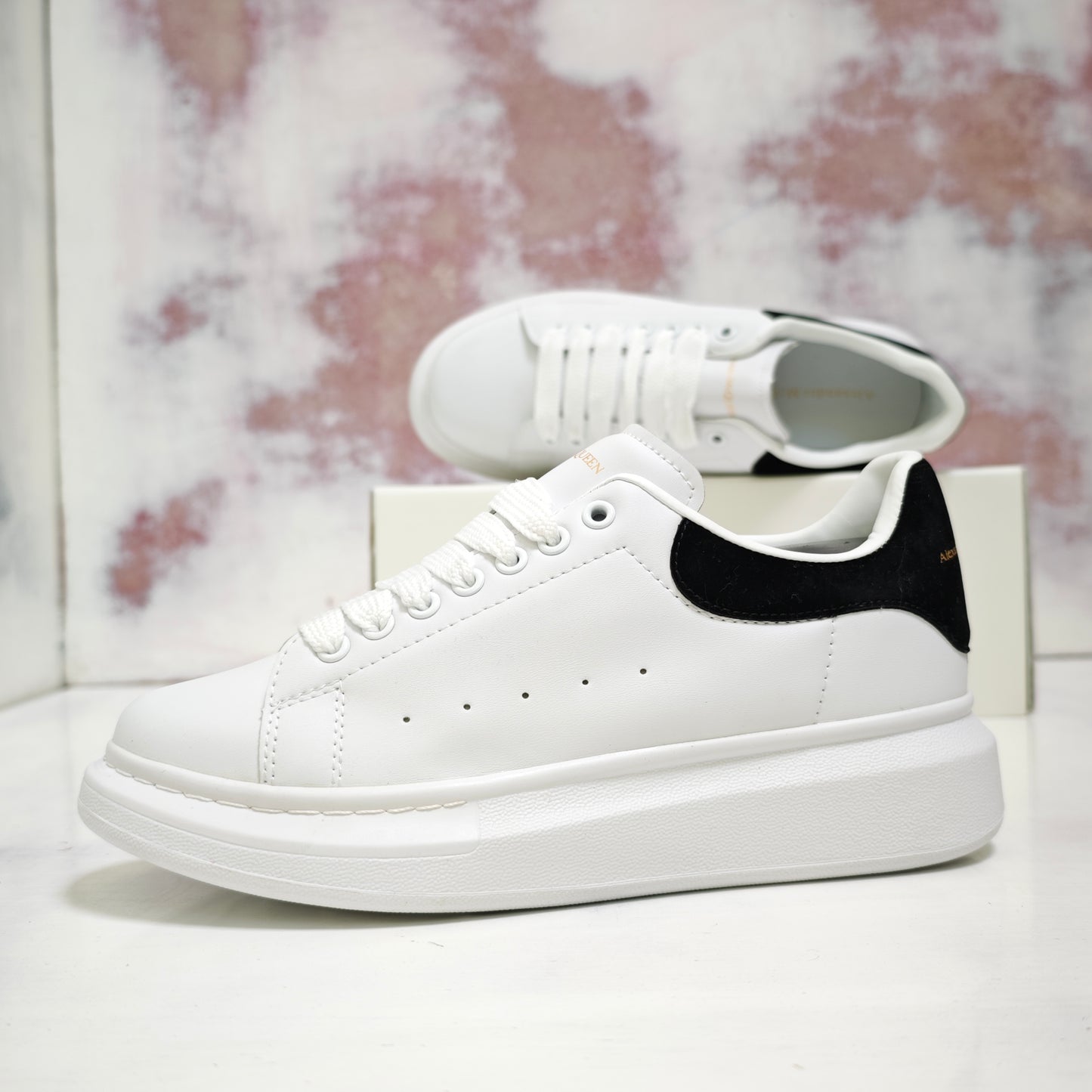 ALEXANDERR MC QUEEN WHITE AND BLACK