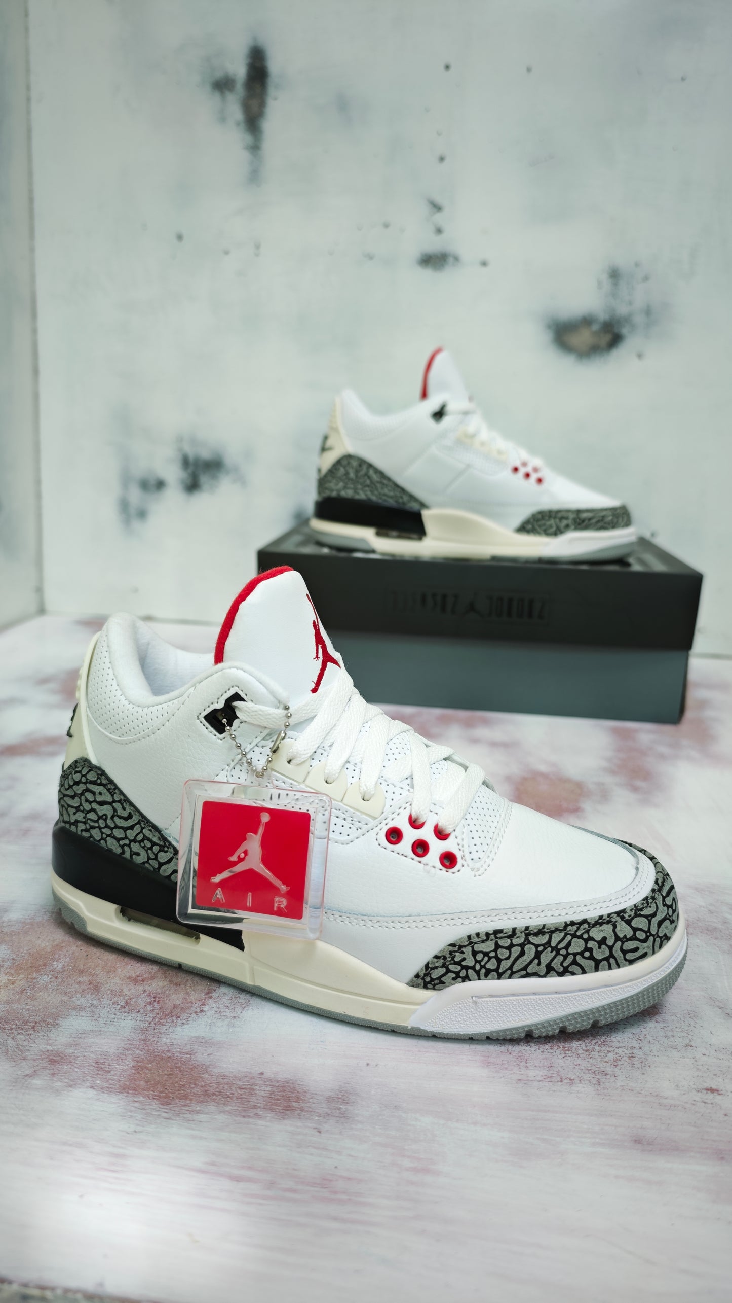 JRDN RETRO 3 WHITE CEMENT R3
