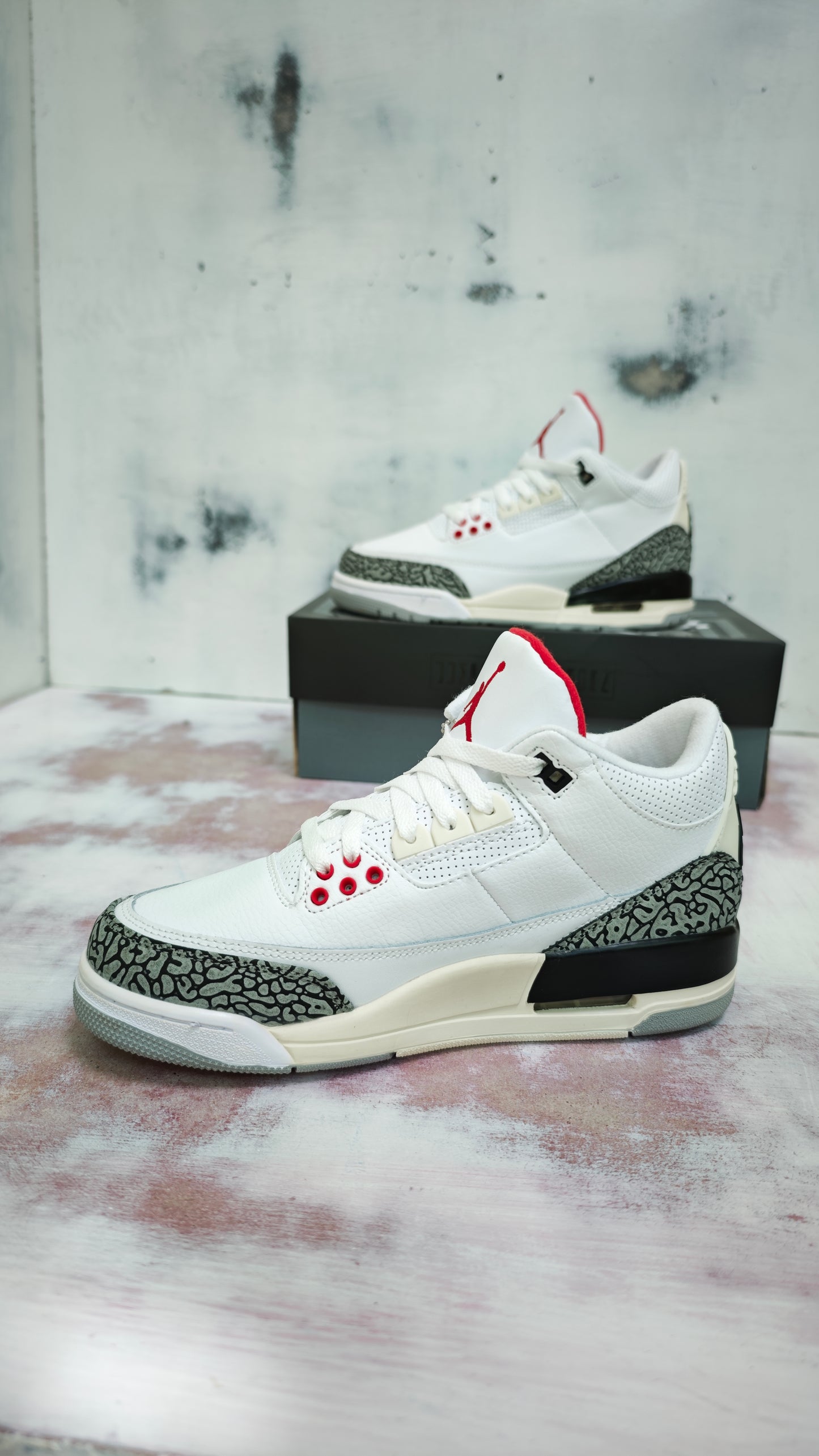JRDN RETRO 3 WHITE CEMENT R3