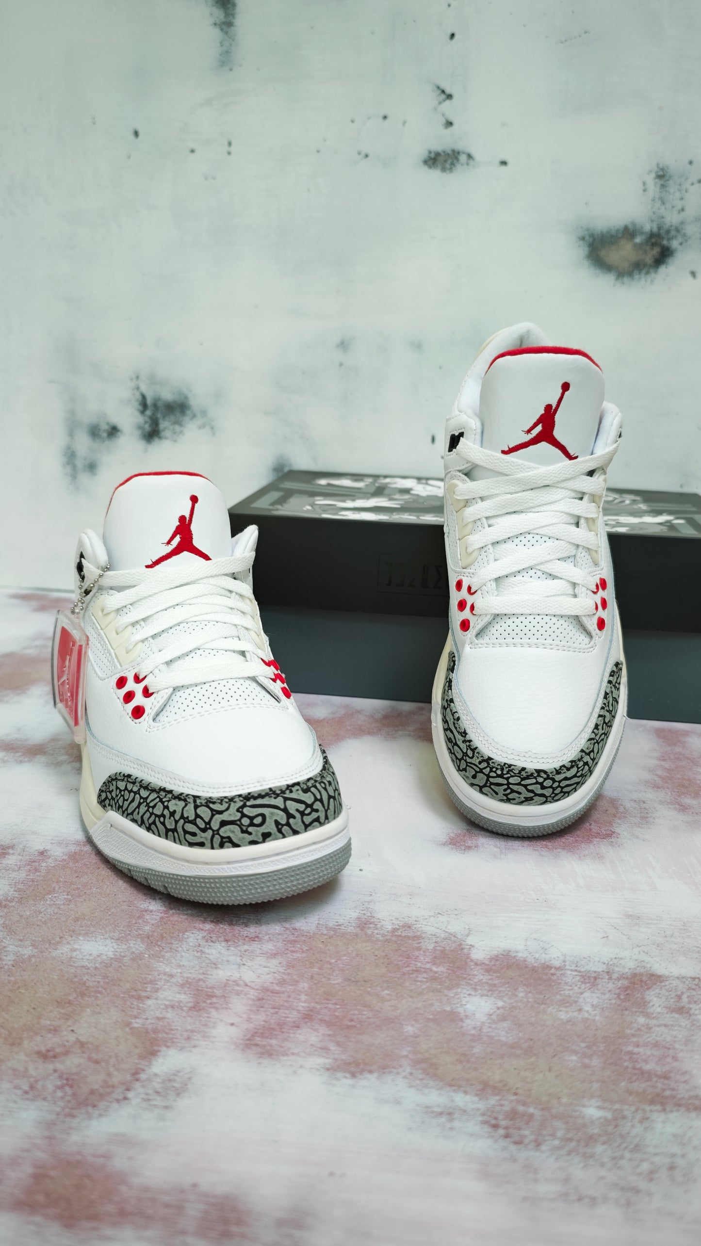 JRDN RETRO 3 WHITE CEMENT R3