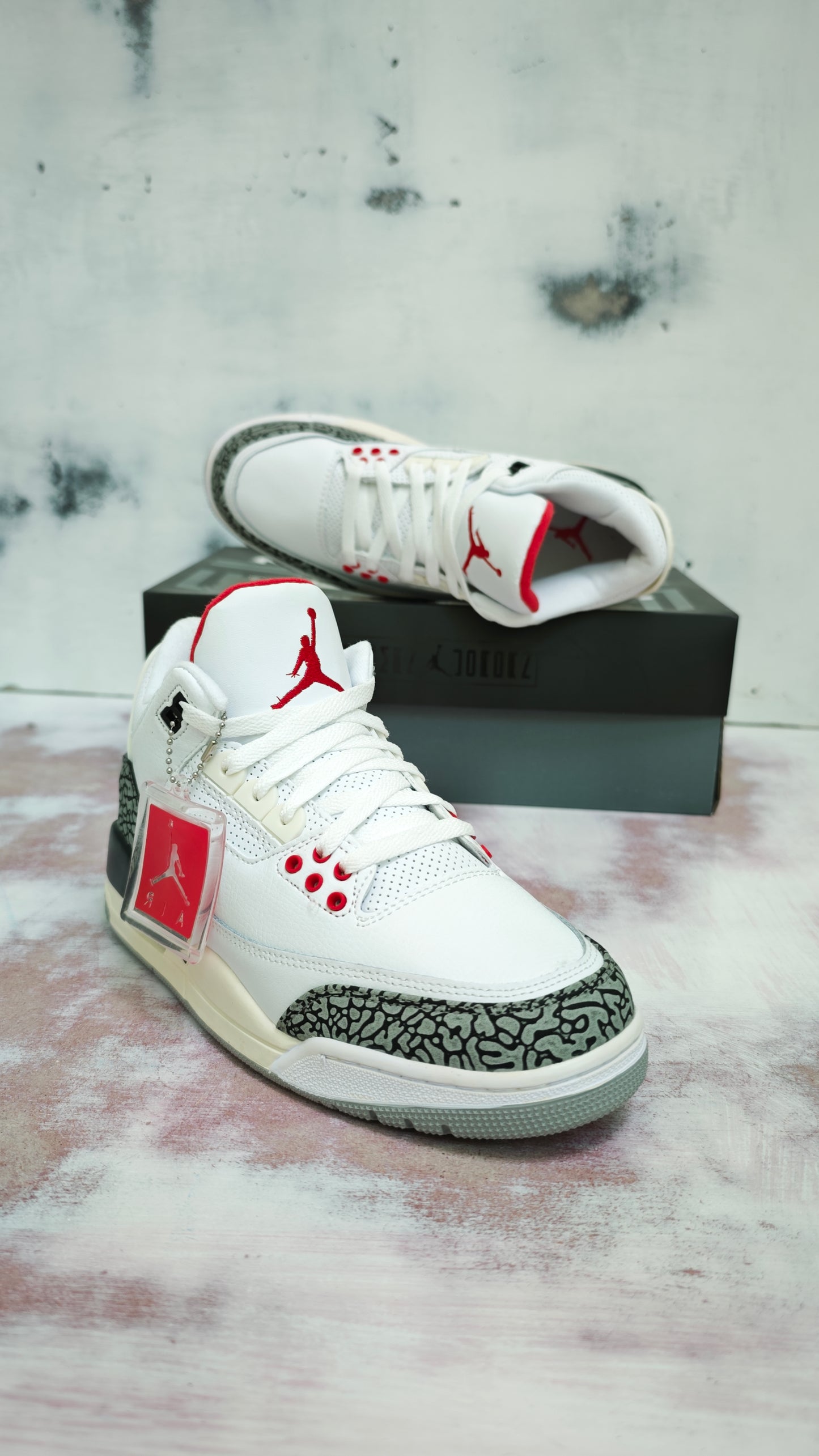 JRDN RETRO 3 WHITE CEMENT R3