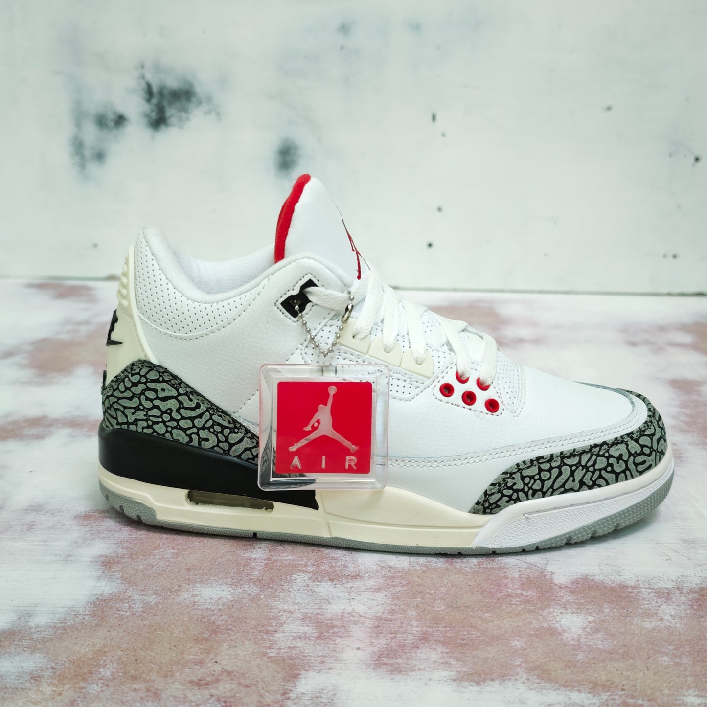 JRDN RETRO 3 WHITE CEMENT R3