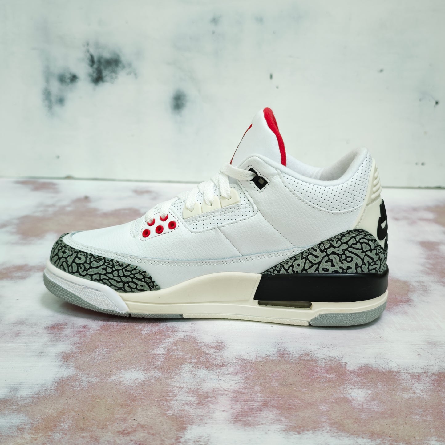 JRDN RETRO 3 WHITE CEMENT R3