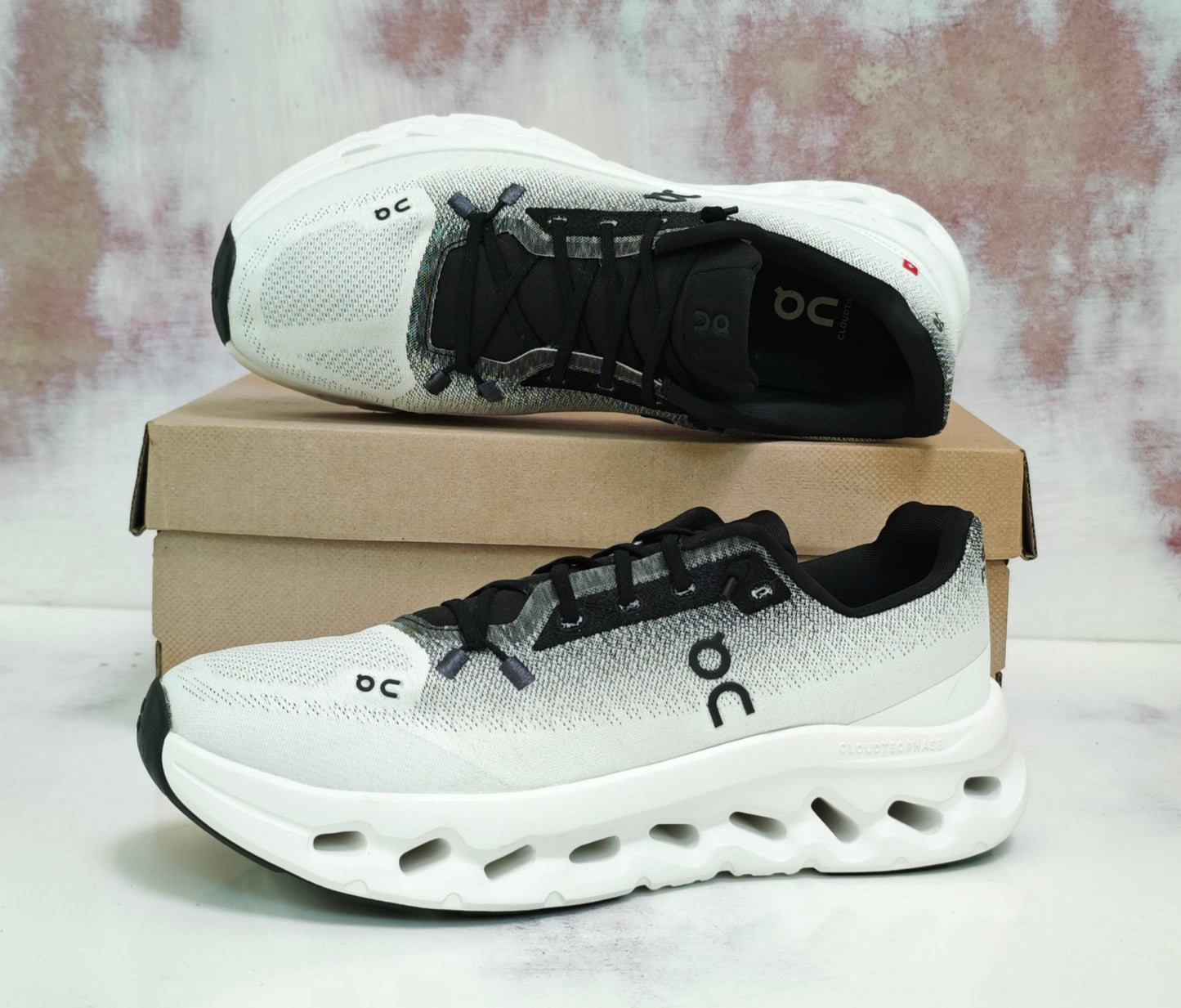 0N Cloudtilt white and black