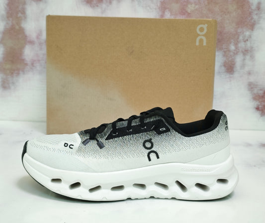 0N Cloudtilt white and black