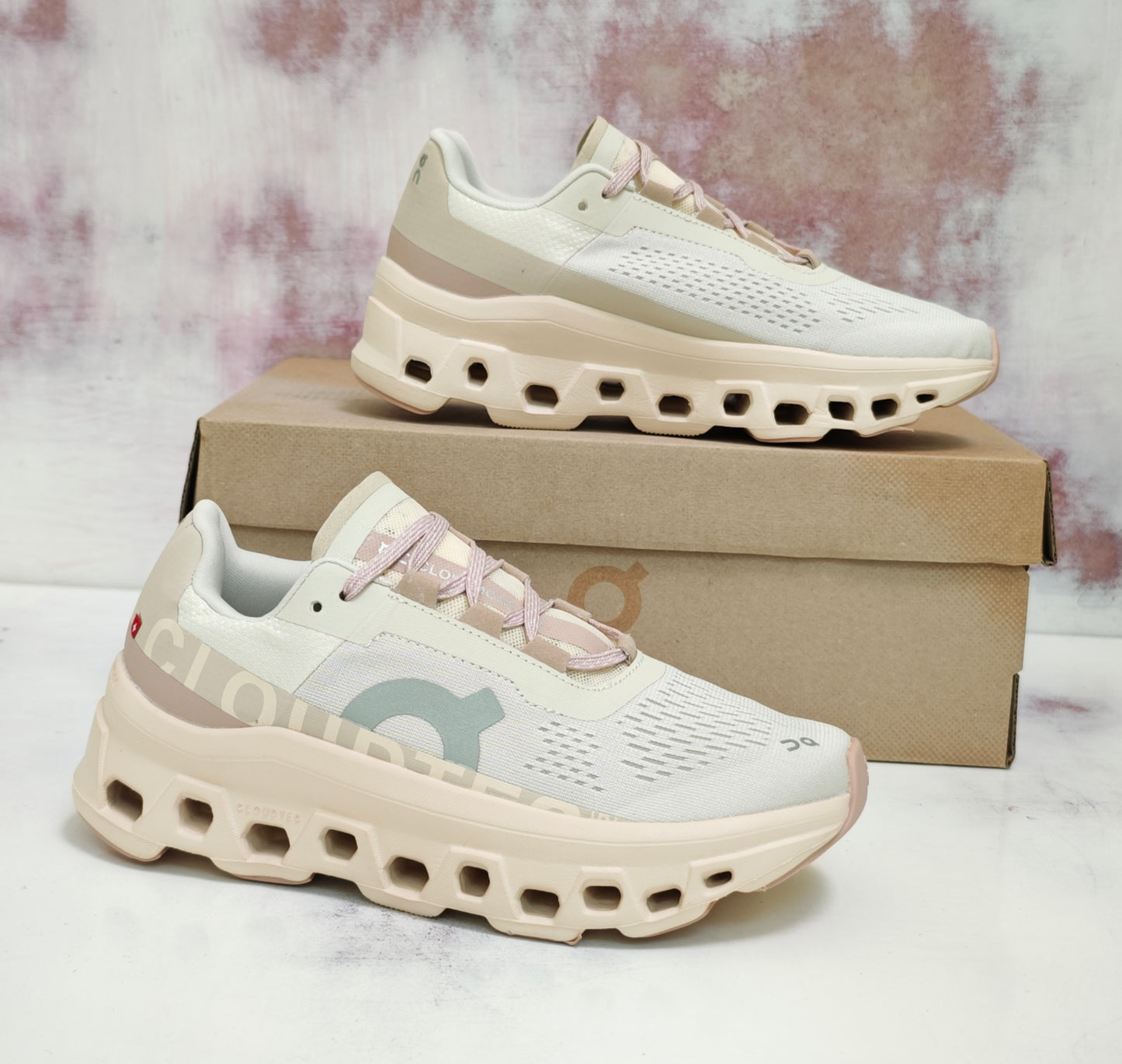 0N cloudmonster sand