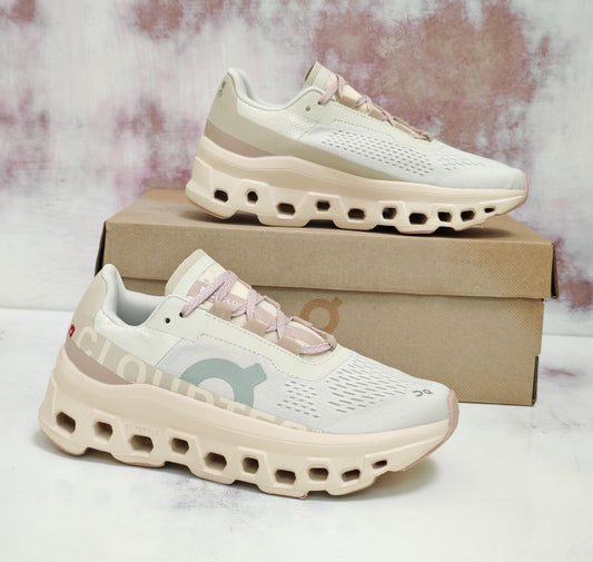 0N cloudmonster sand