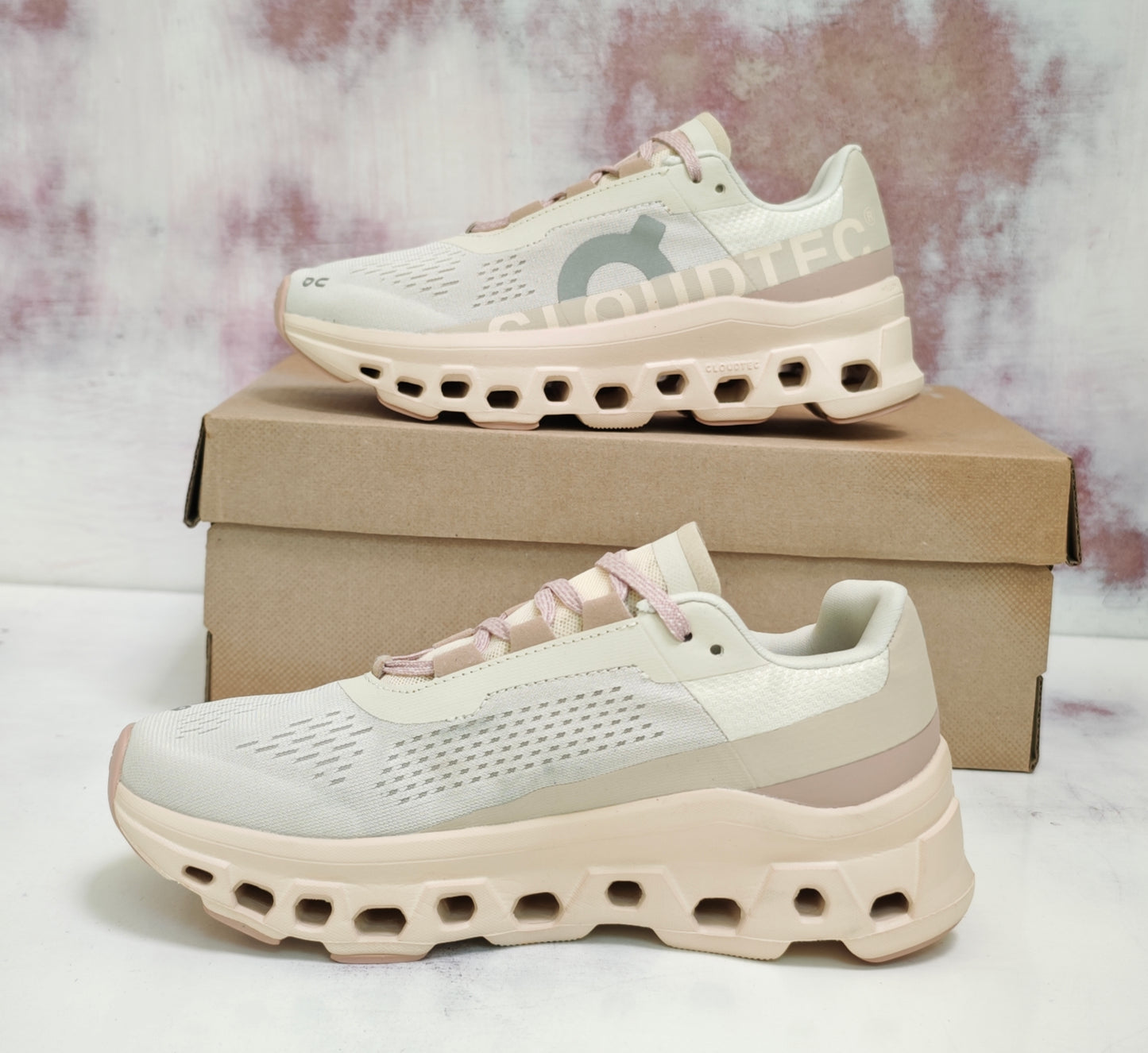 0N cloudmonster sand