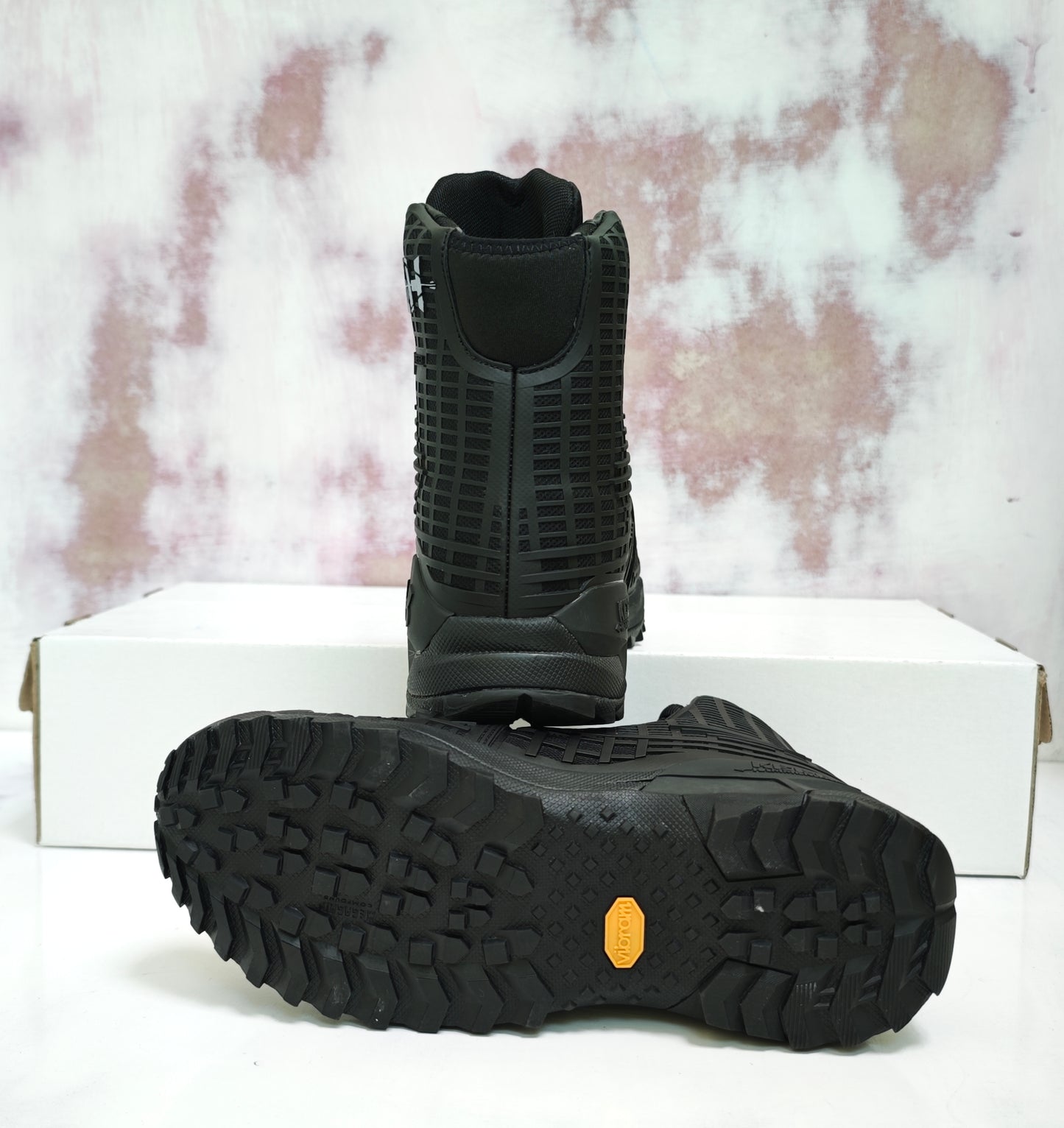 UND ARMR TACTICA FUSE BLACK