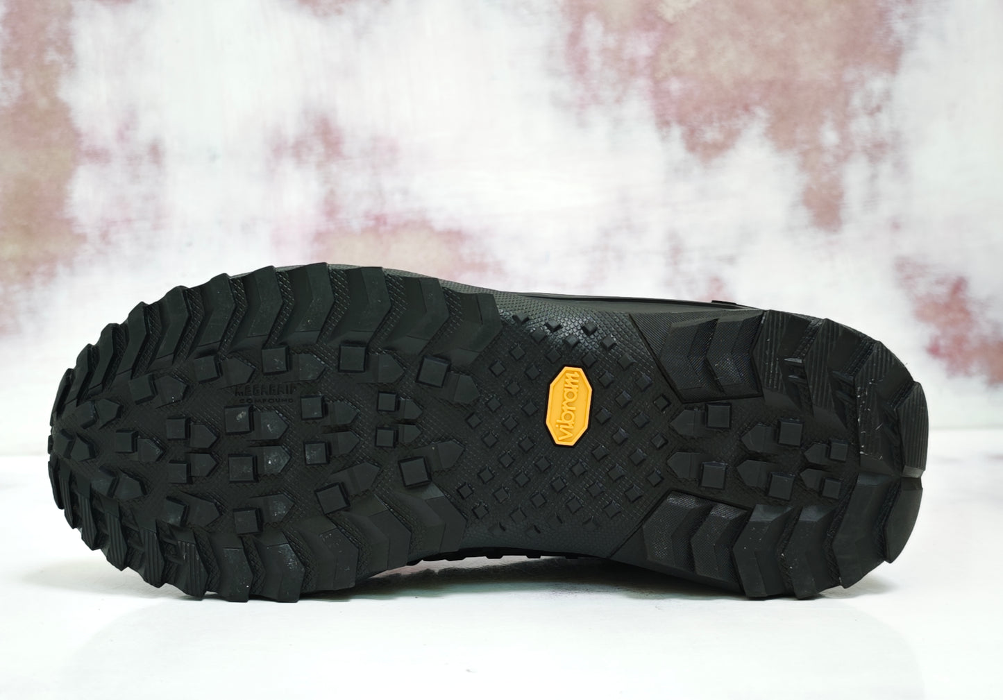 UND ARMR TACTICA FUSE BLACK