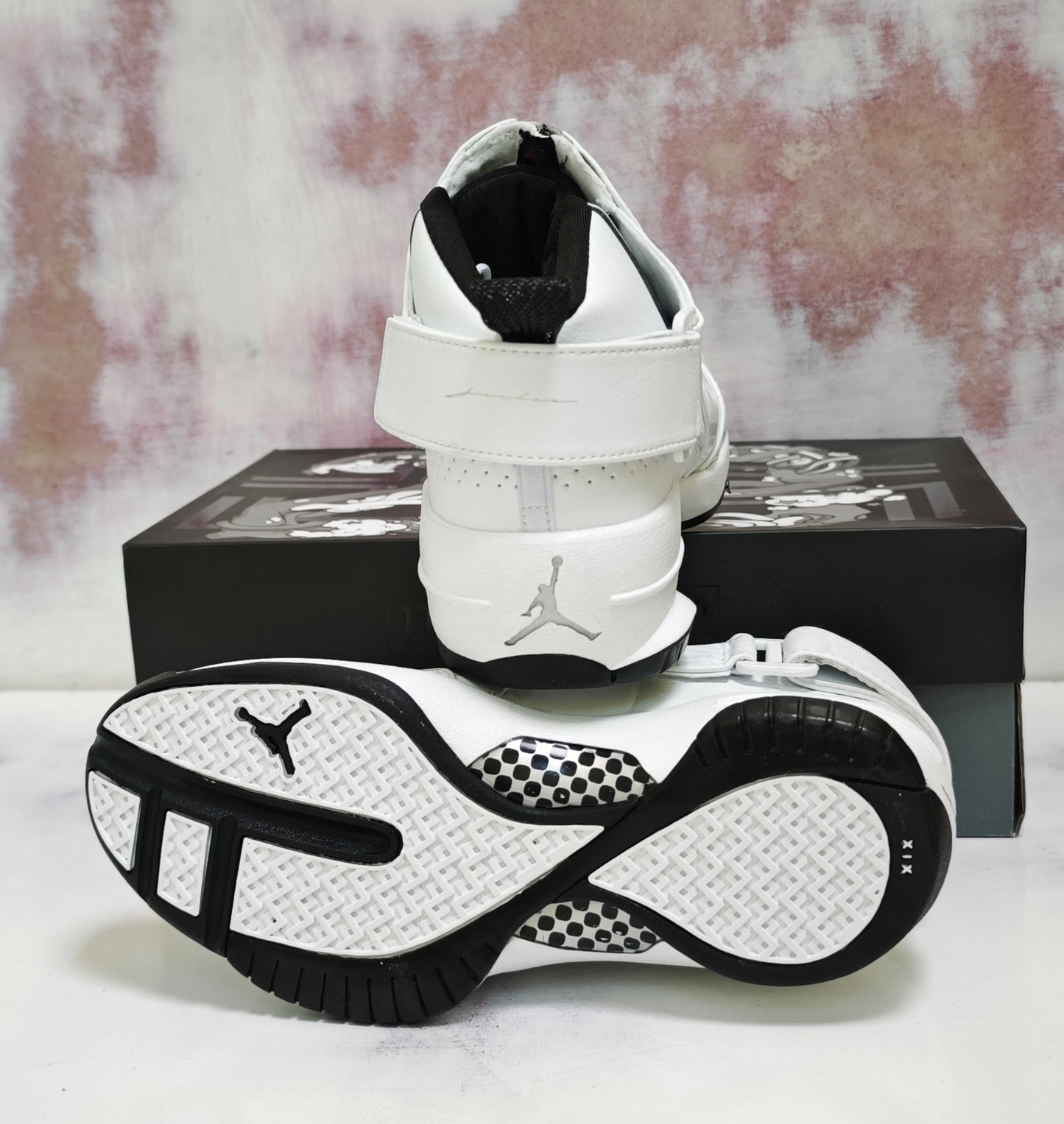 JRDN RETRO 19 WHITE R19