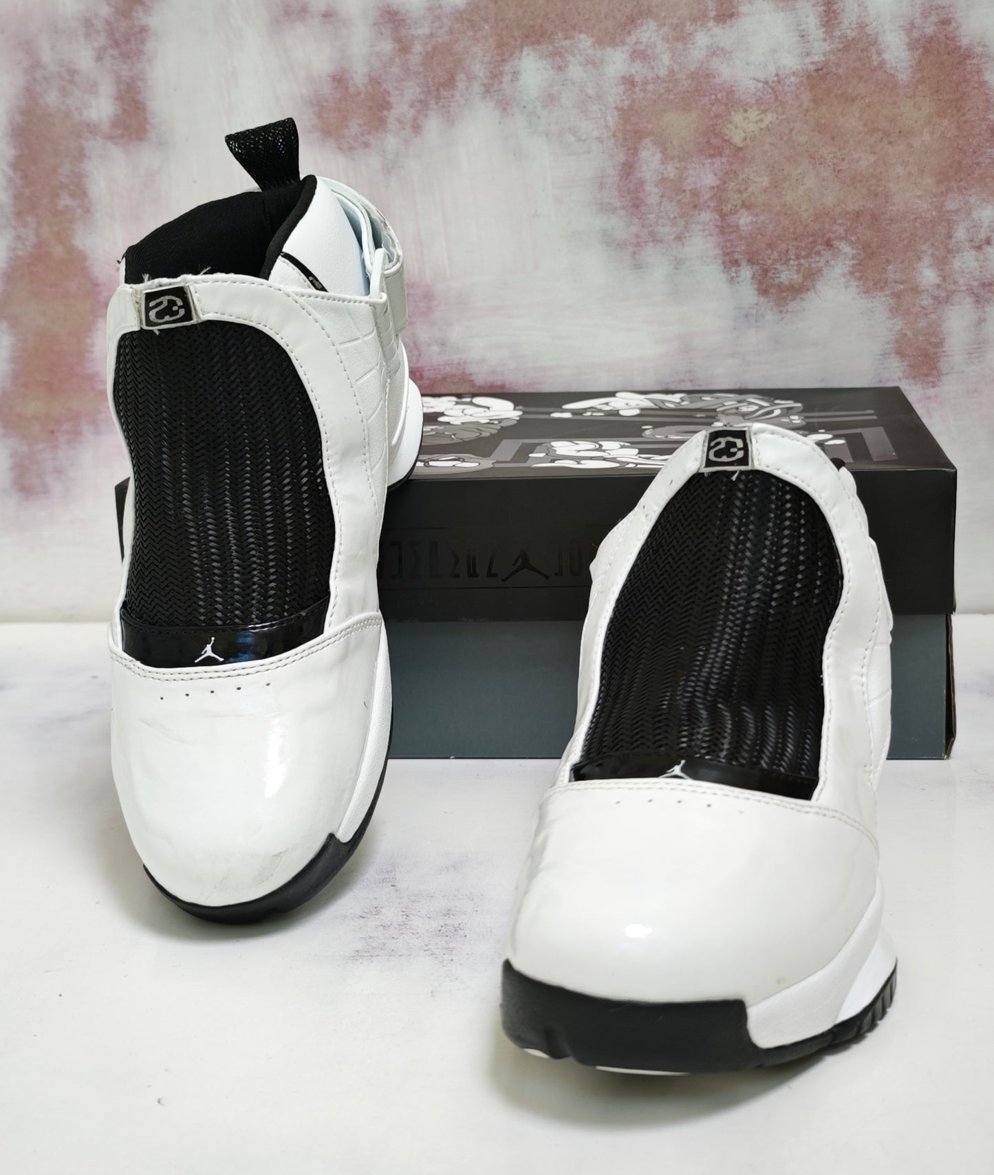 JRDN RETRO 19 WHITE R19