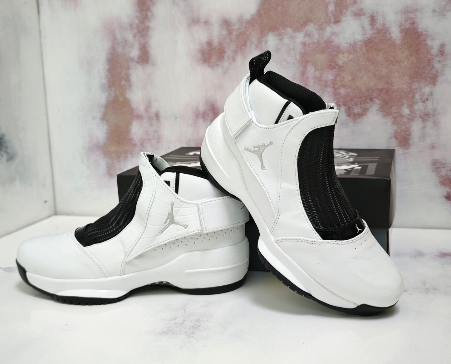 JRDN RETRO 19 WHITE R19