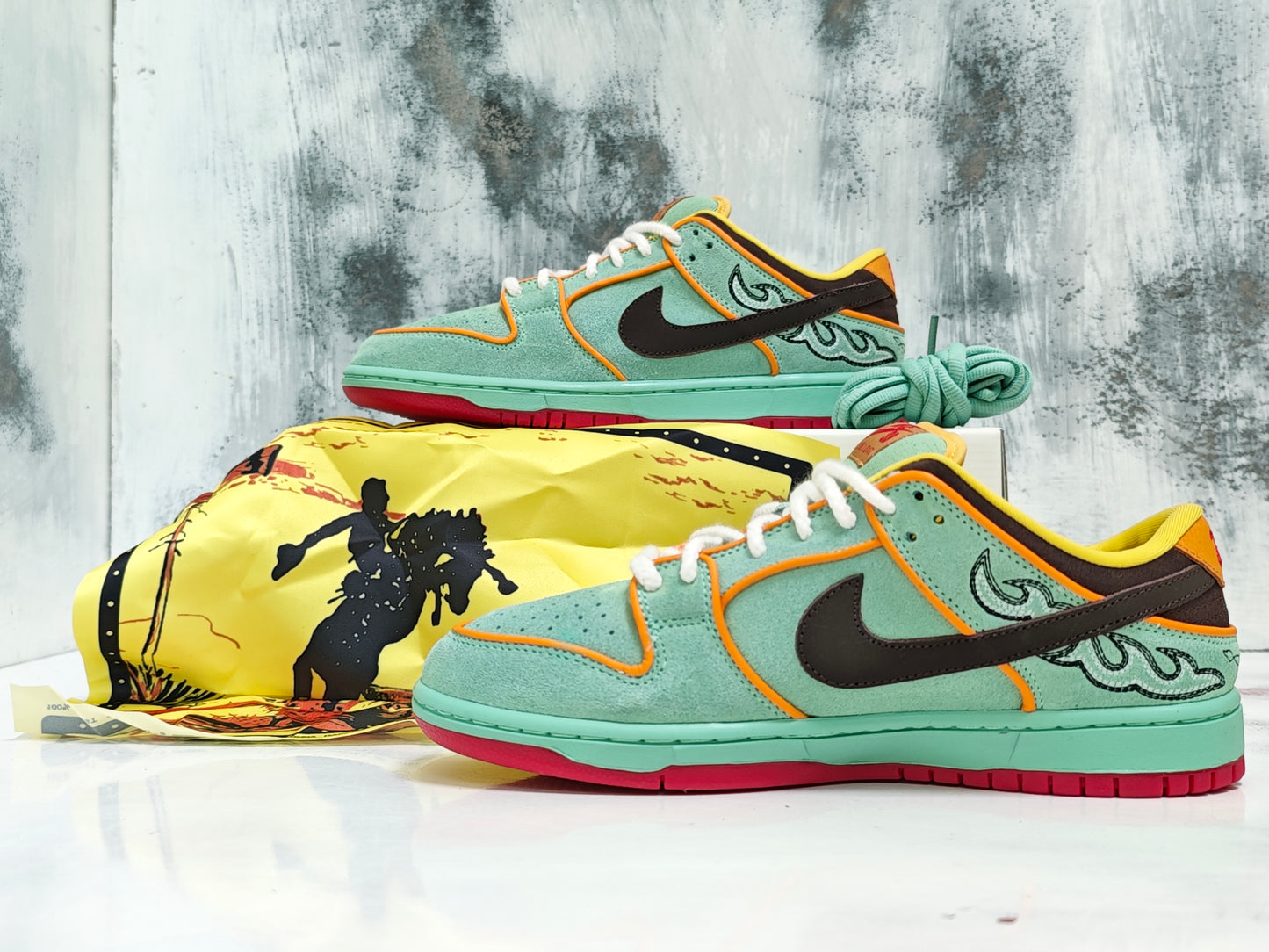 NKE SB DUNK LOW RODEO