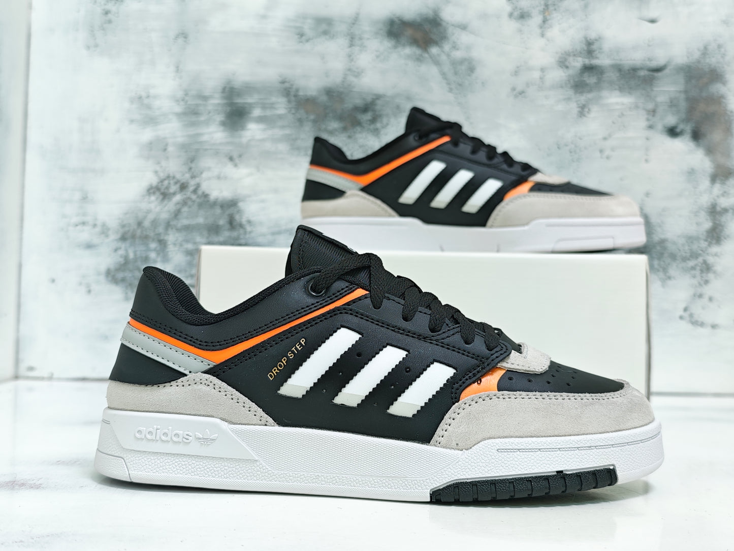 ADDS DROP STEP LOW BLACK GRAY