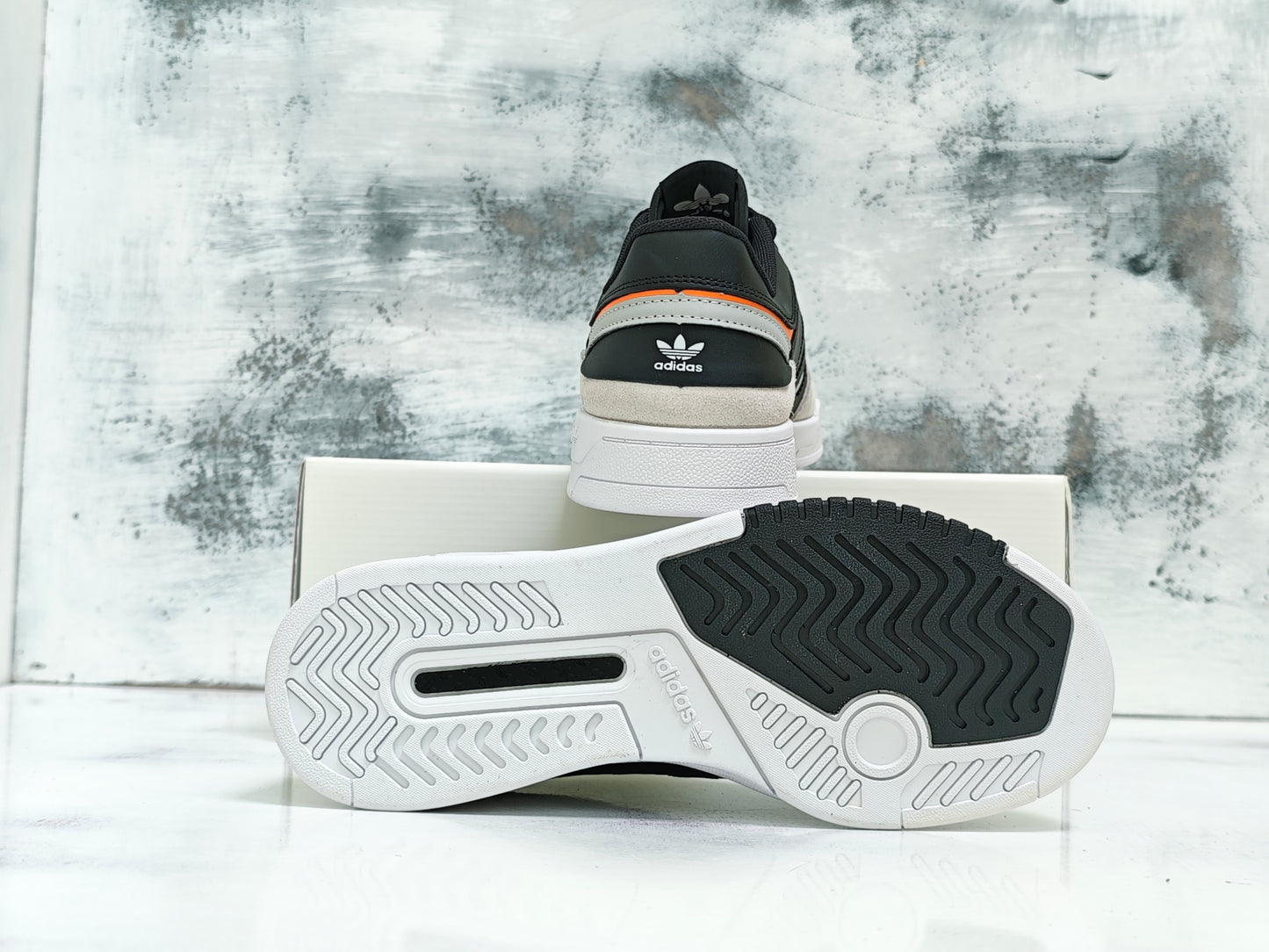 ADDS DROP STEP LOW BLACK GRAY