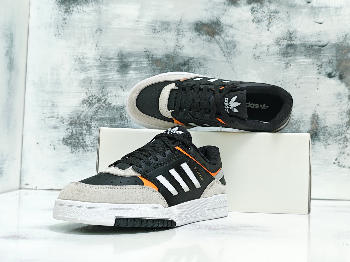 ADDS DROP STEP LOW BLACK GRAY