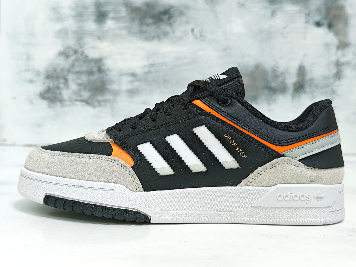 ADDS DROP STEP LOW BLACK GRAY