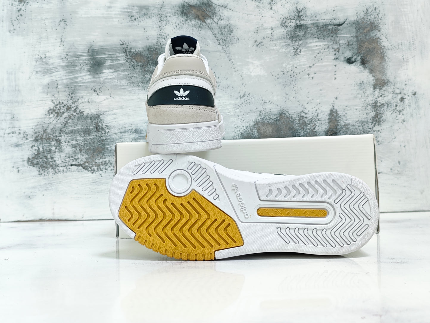 ADDS DROP STEP LOW WHITE GRAY