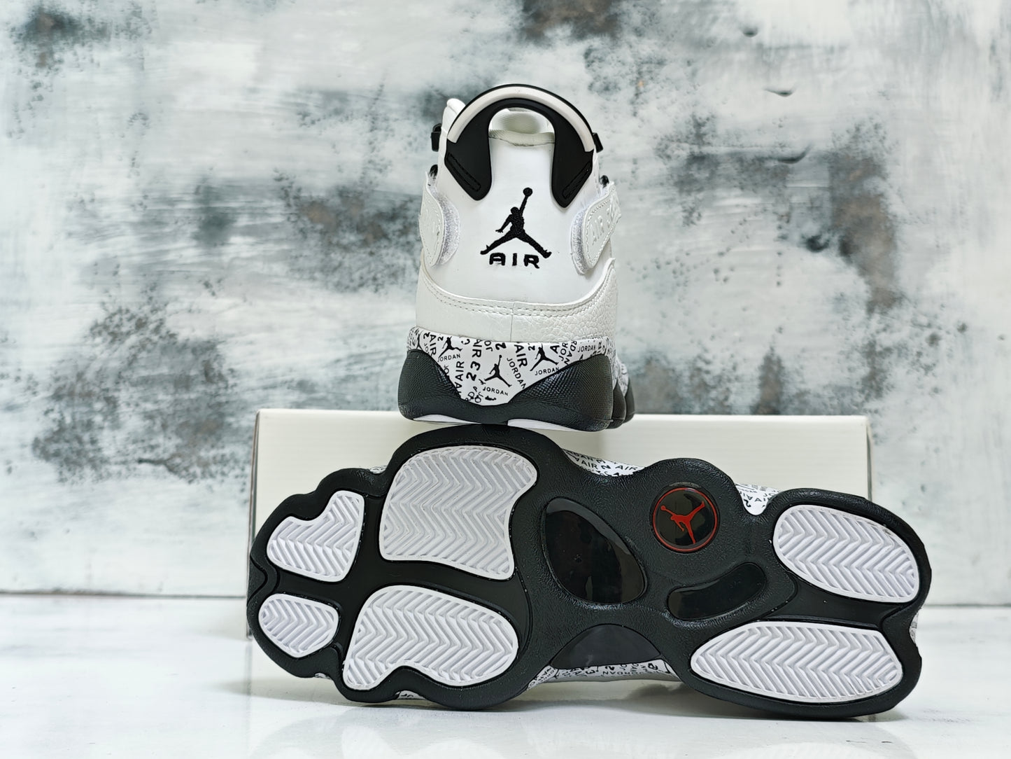 JRDN RETRO SEIS ANILLOS  HALL OF FAME WHITE
