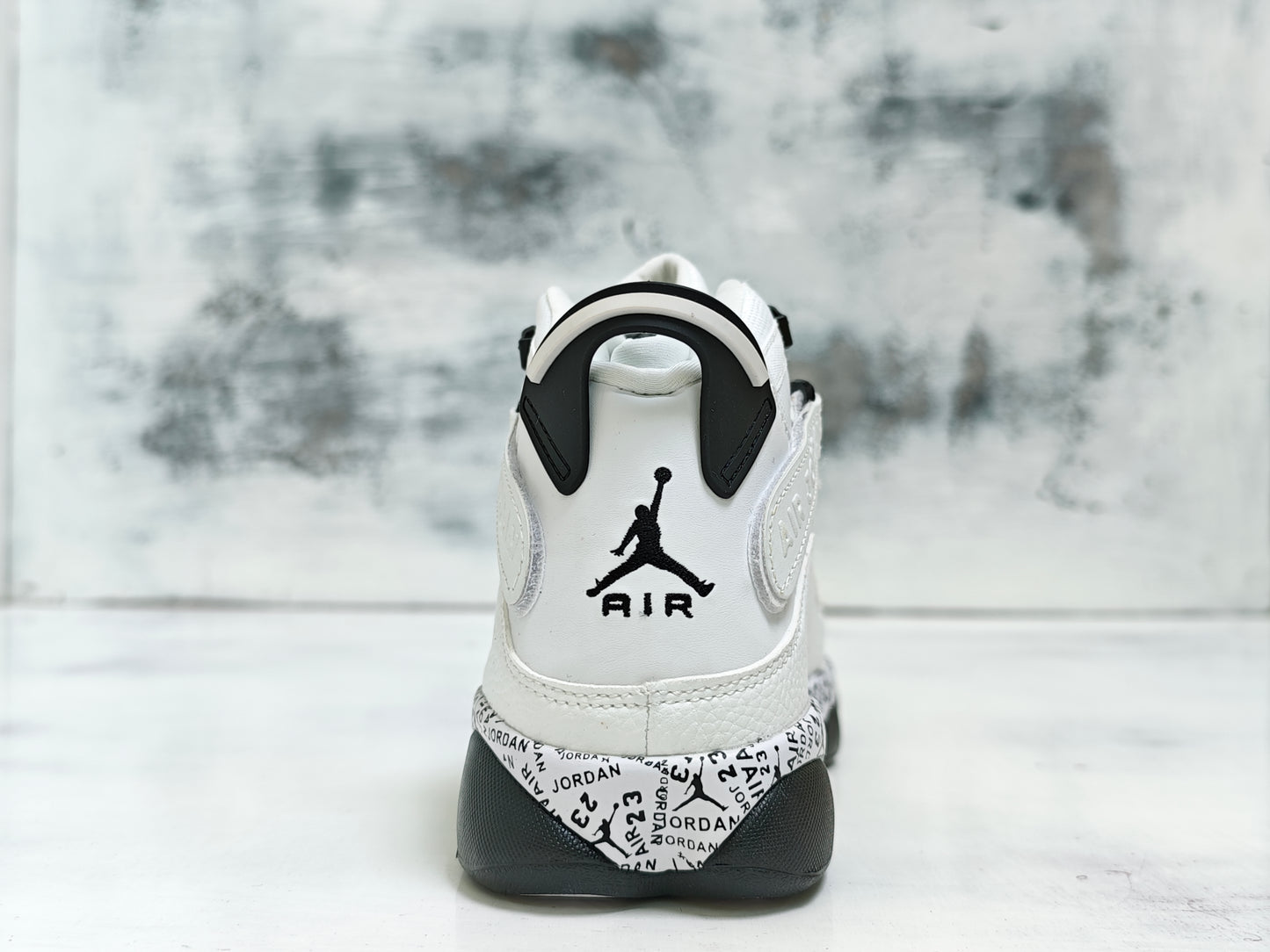 JRDN RETRO SEIS ANILLOS  HALL OF FAME WHITE