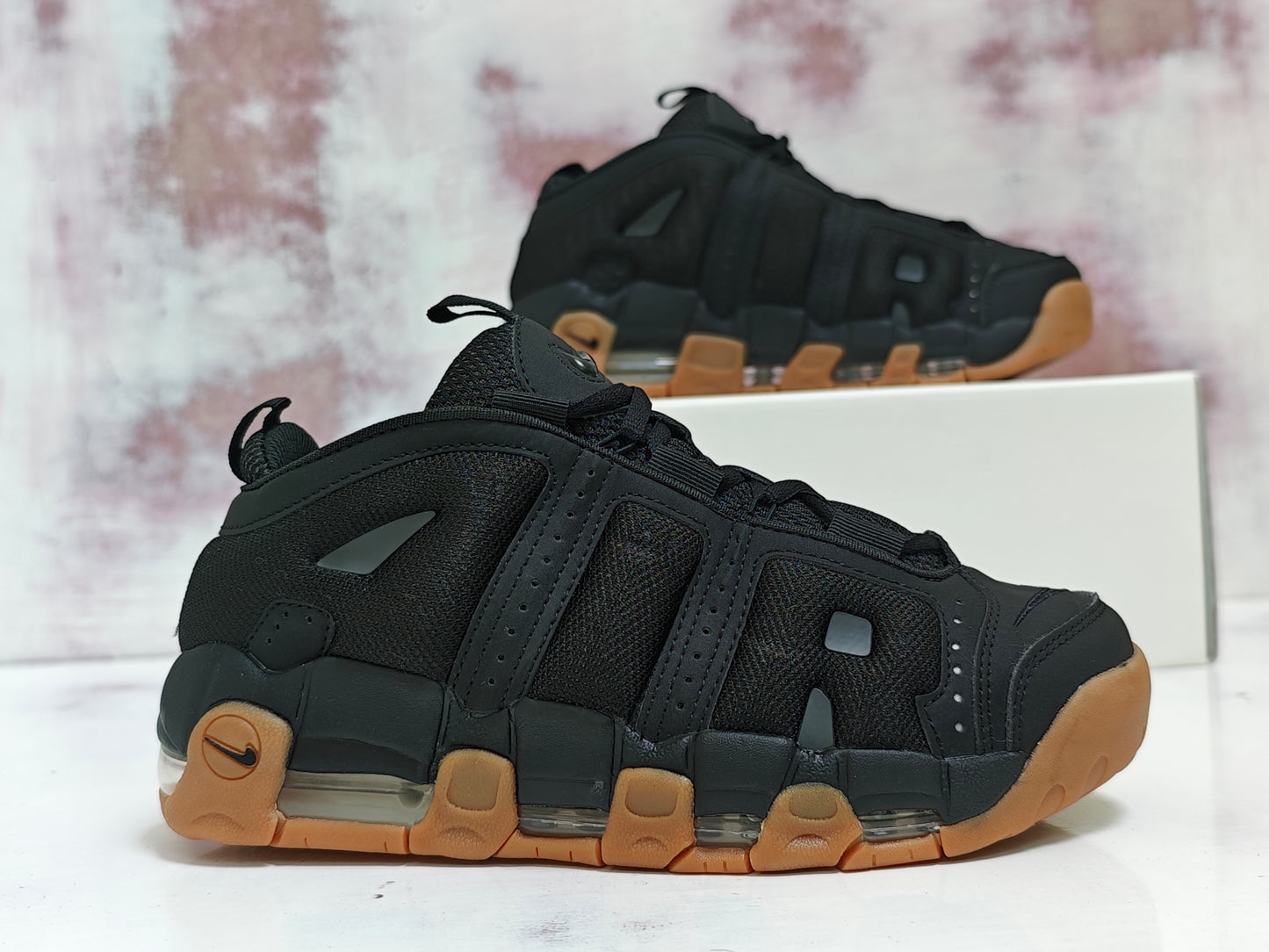 NKE MORE UPTEMPO BLACK GUM