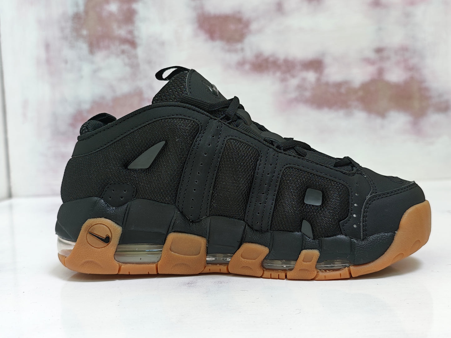 NKE MORE UPTEMPO BLACK GUM