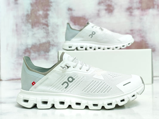 0N CLOUD  COAST WHITE