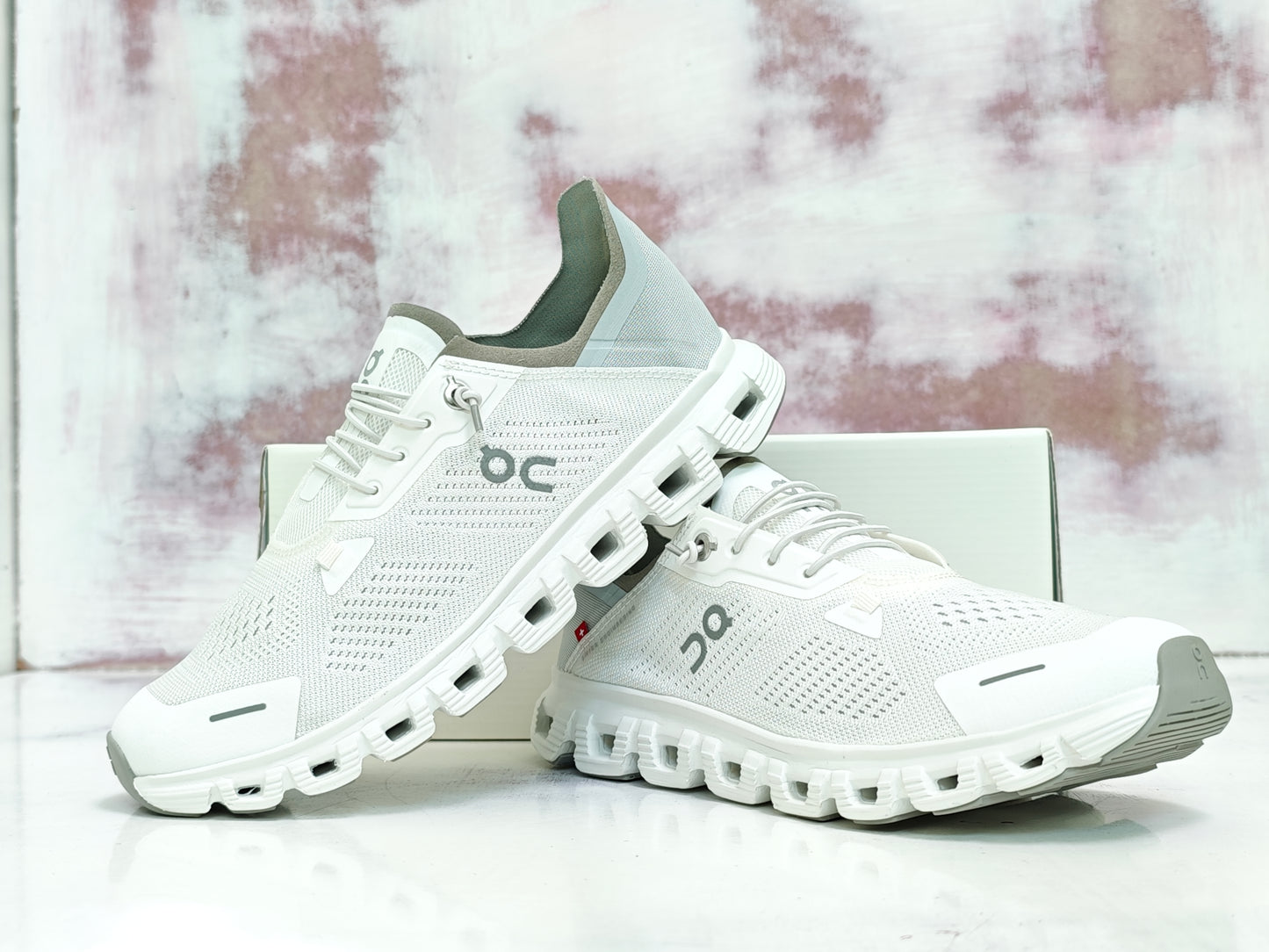 0N CLOUD  COAST WHITE