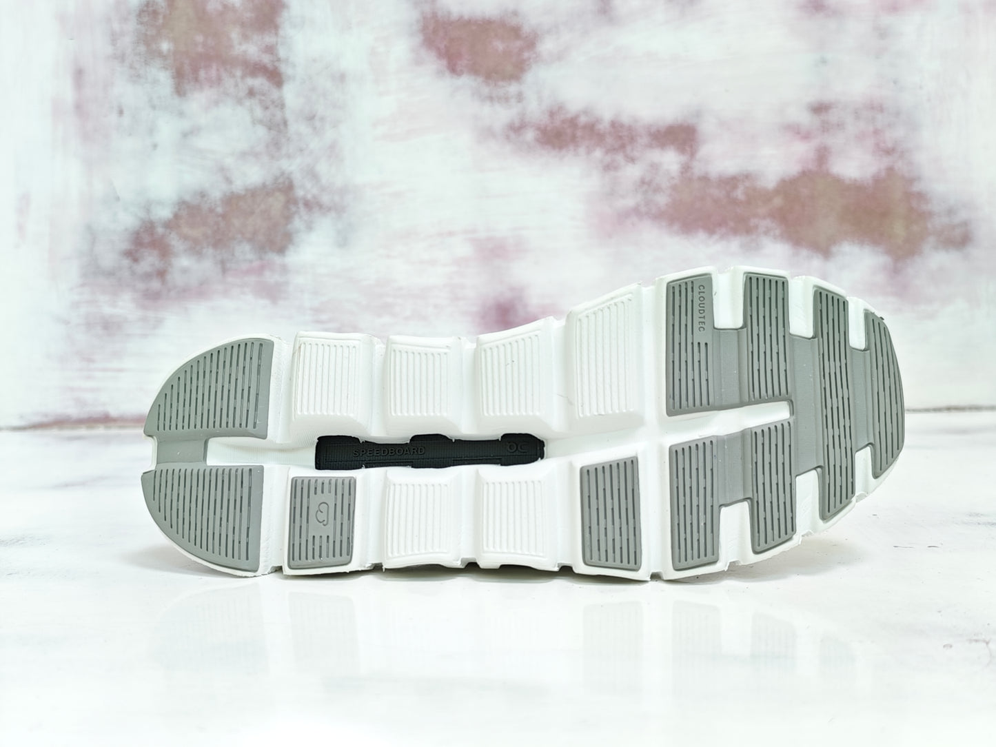 0N CLOUD  COAST WHITE