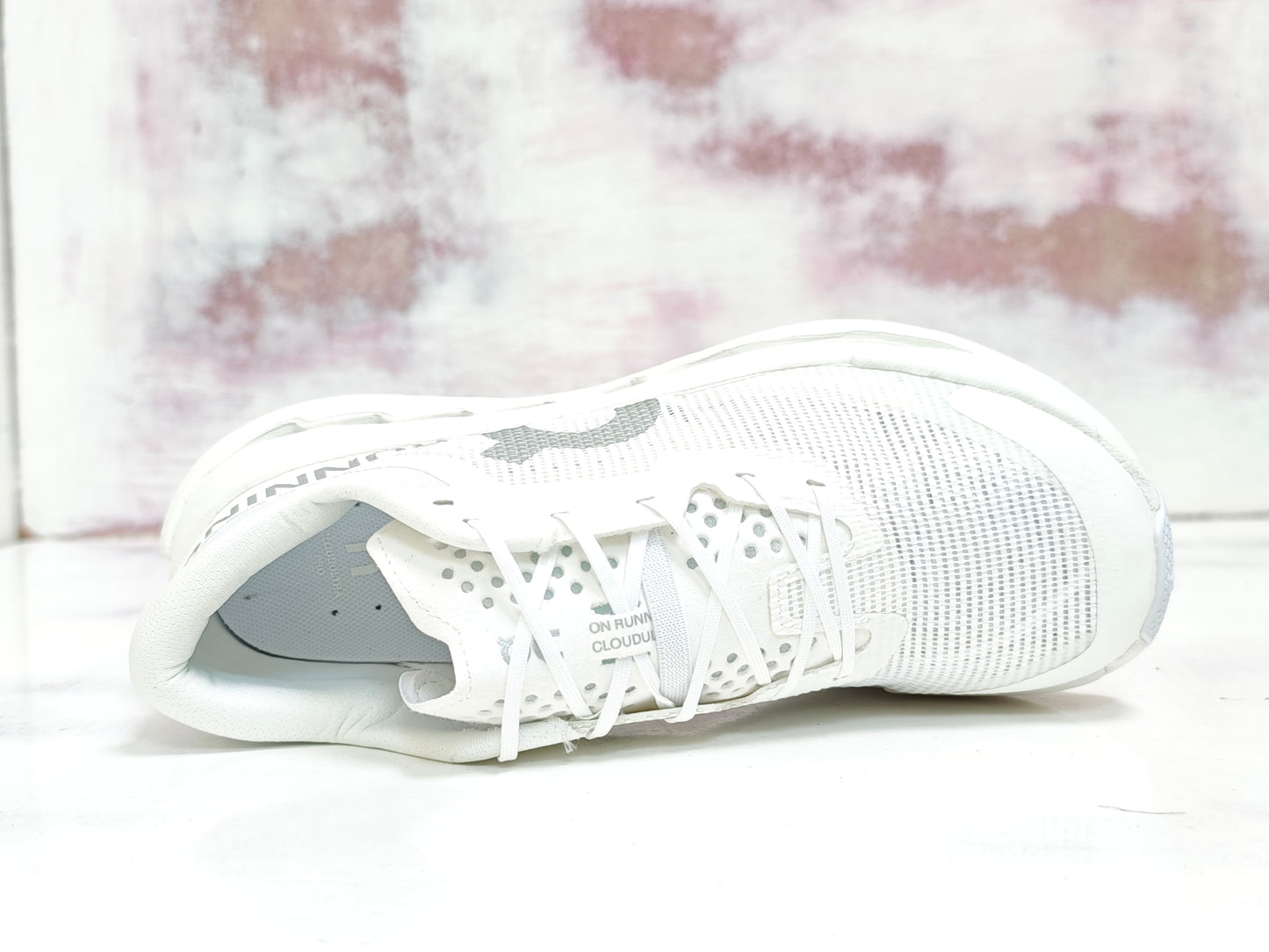 0N CLOUD  ULTRA WHITE