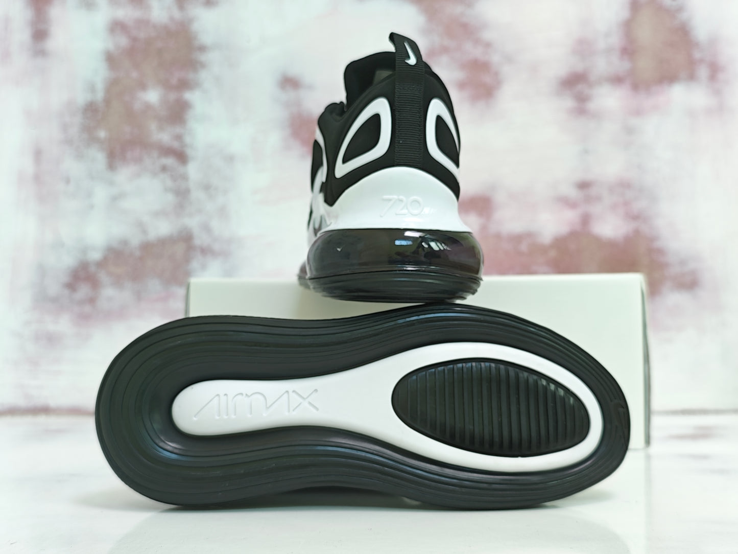 NK AIRMAX 720 BLACK & WHITE