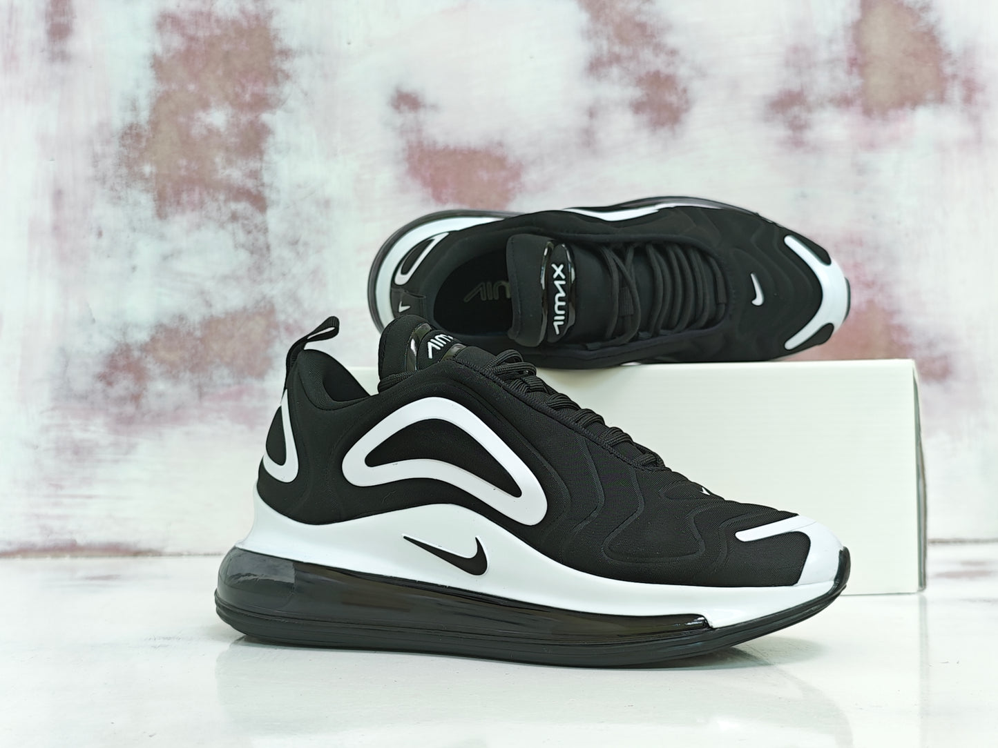 NK AIRMAX 720 BLACK & WHITE