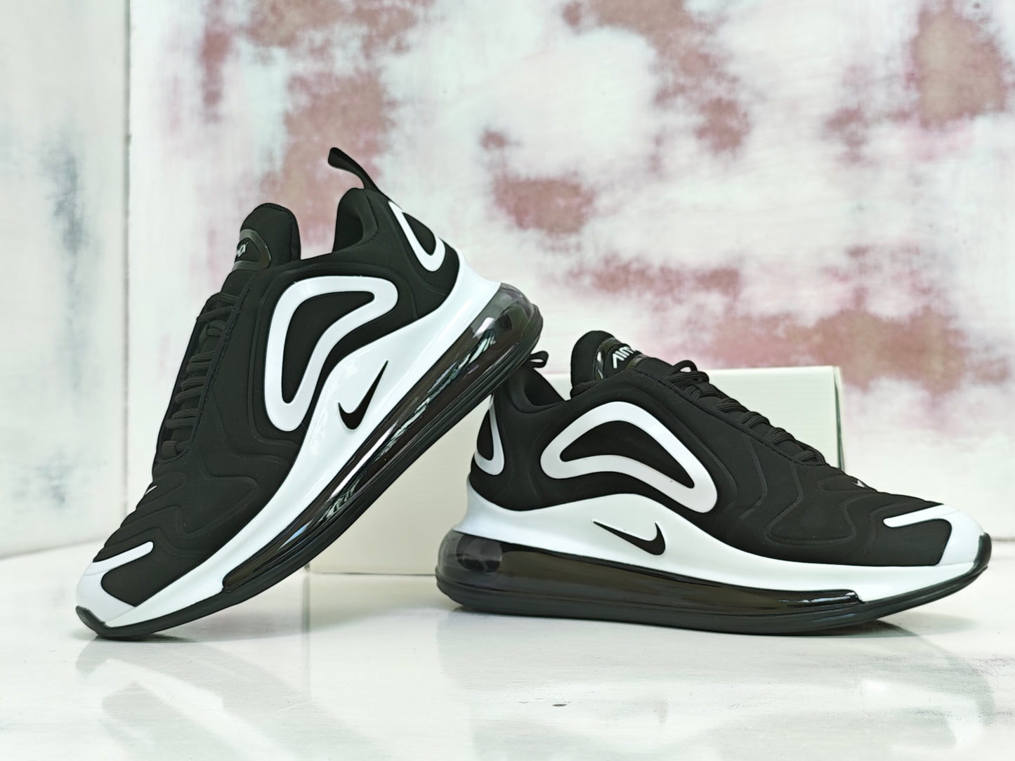 NK AIRMAX 720 BLACK & WHITE
