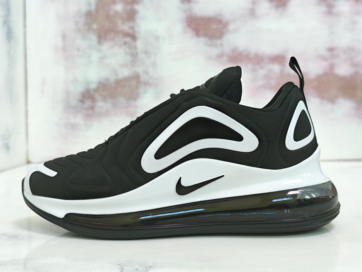 NK AIRMAX 720 BLACK & WHITE