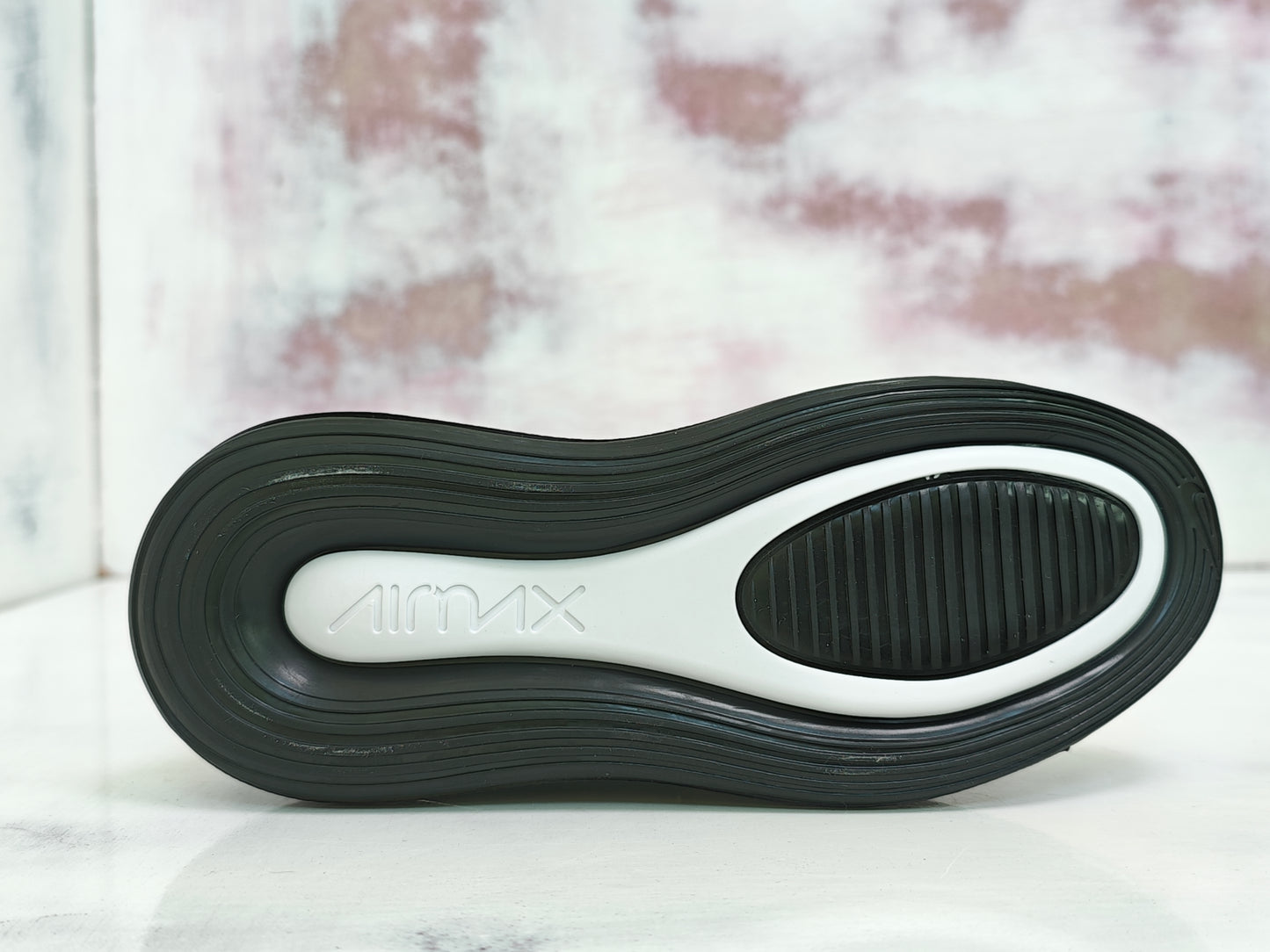 NK AIRMAX 720 BLACK & WHITE