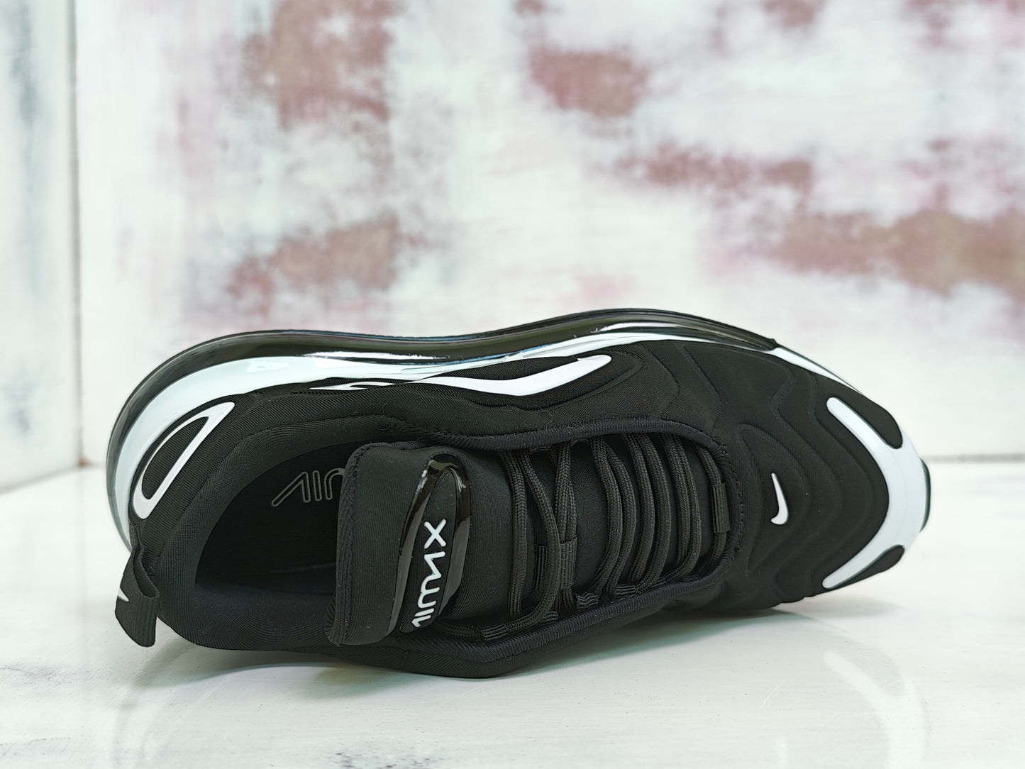 NK AIRMAX 720 BLACK & WHITE