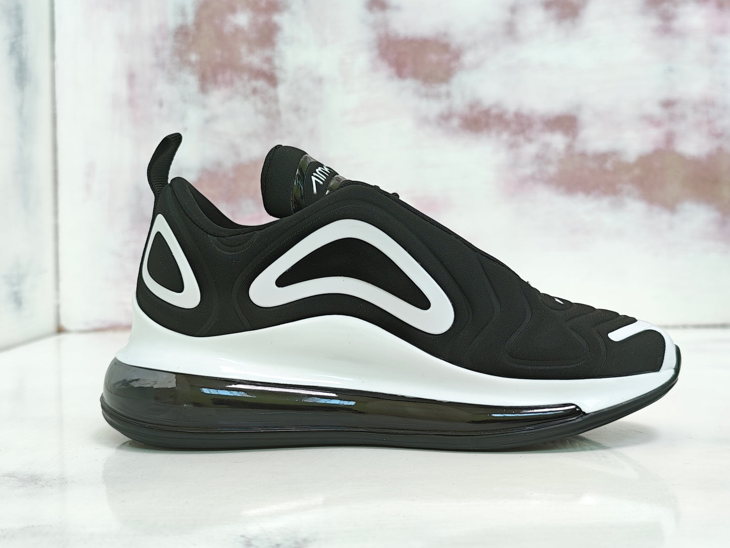 NK AIRMAX 720 BLACK & WHITE
