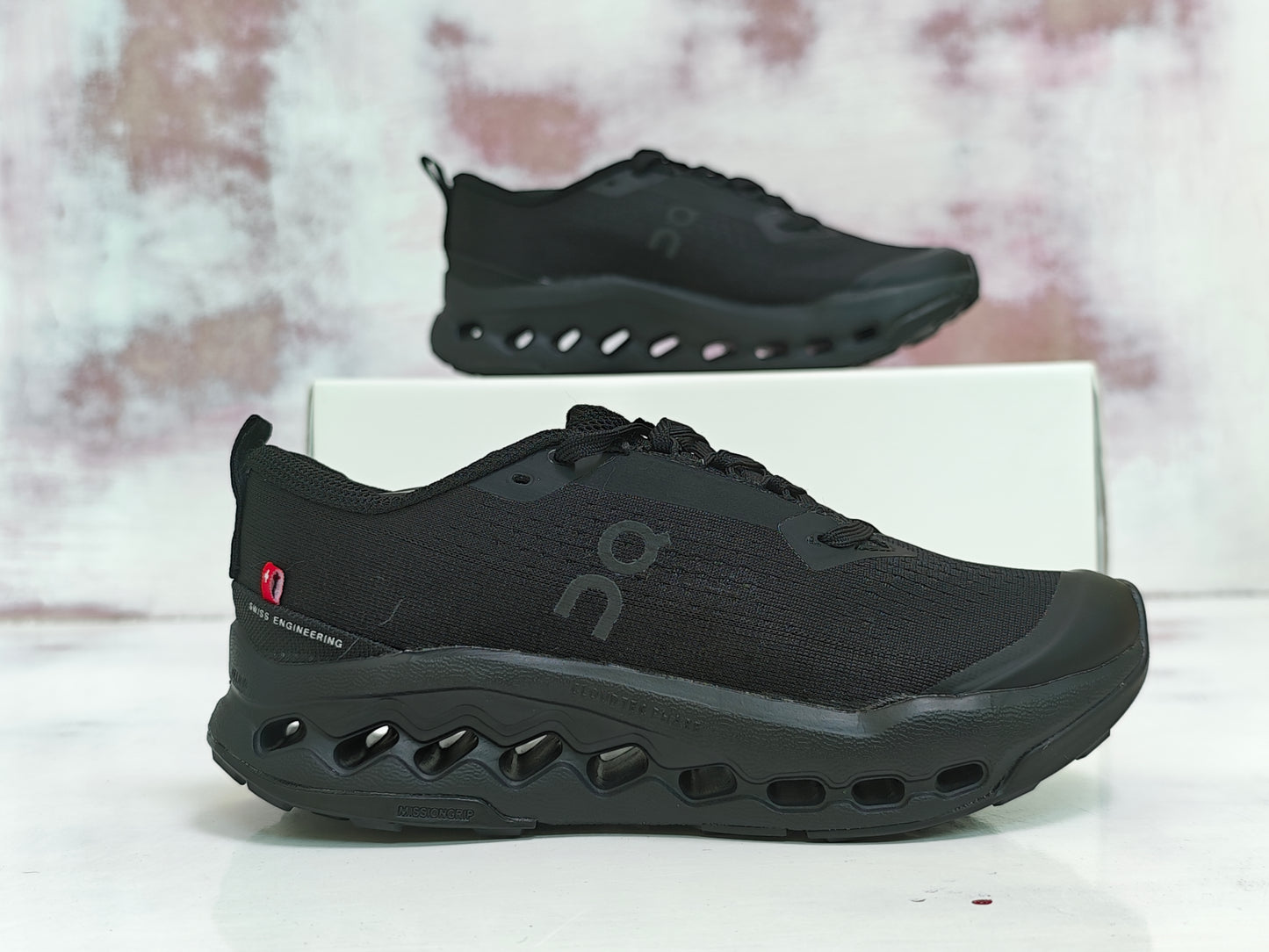 0N clouD TRAIL SURFER BLACK