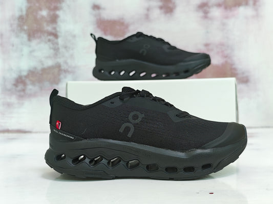 0N clouD TRAIL SURFER BLACK