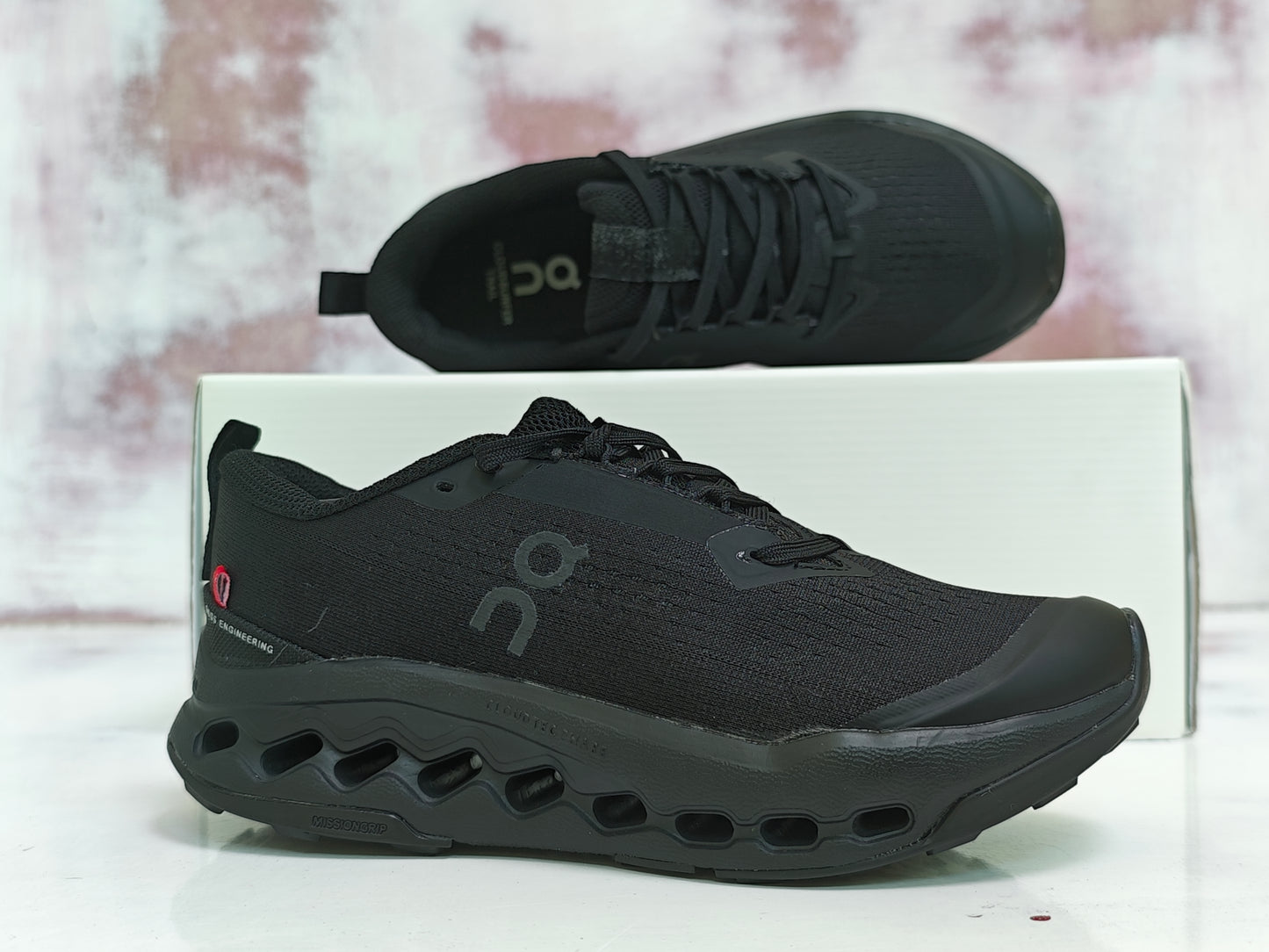 0N clouD TRAIL SURFER BLACK