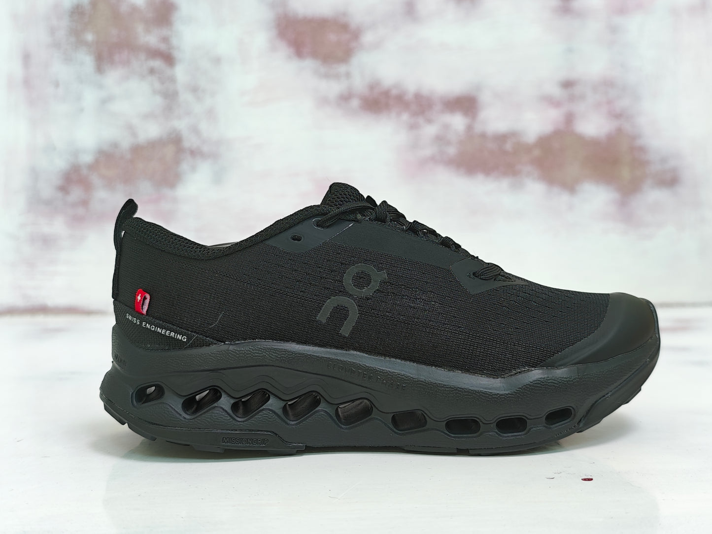 0N clouD TRAIL SURFER BLACK