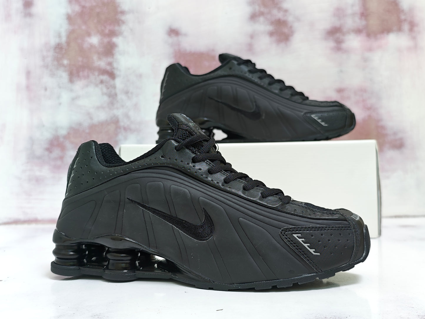 NKE SHOX R4 NEGRO CAMBIA DE COLOR
