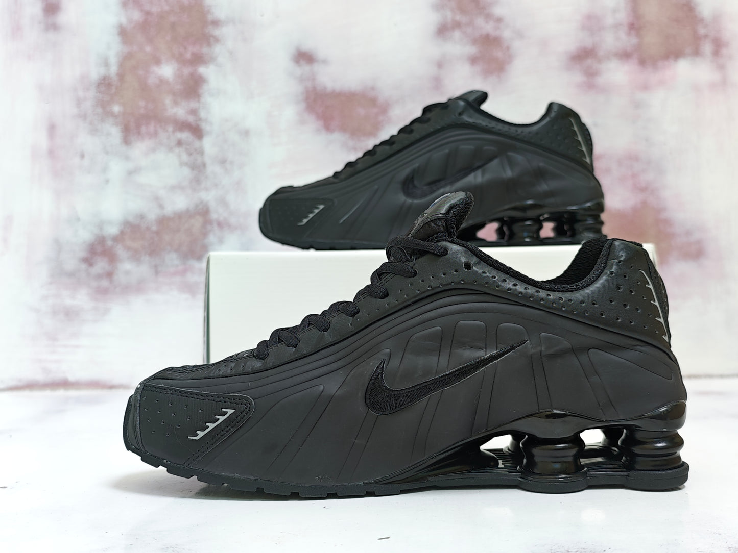 NKE SHOX R4 NEGRO CAMBIA DE COLOR