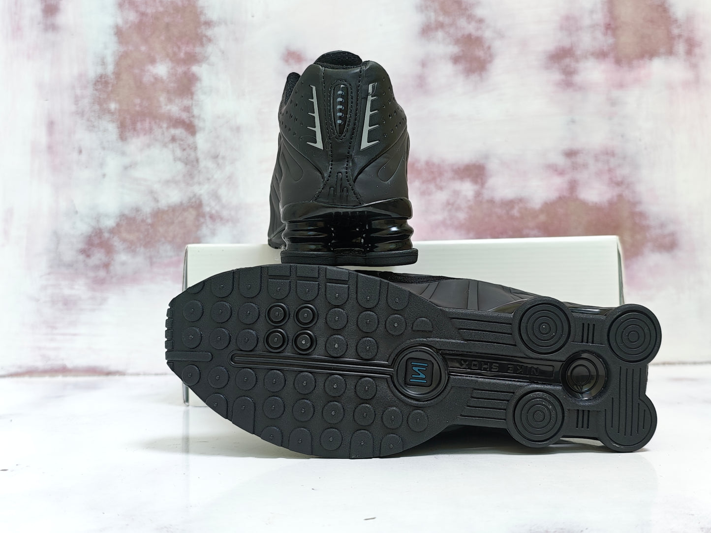 NKE SHOX R4 NEGRO CAMBIA DE COLOR