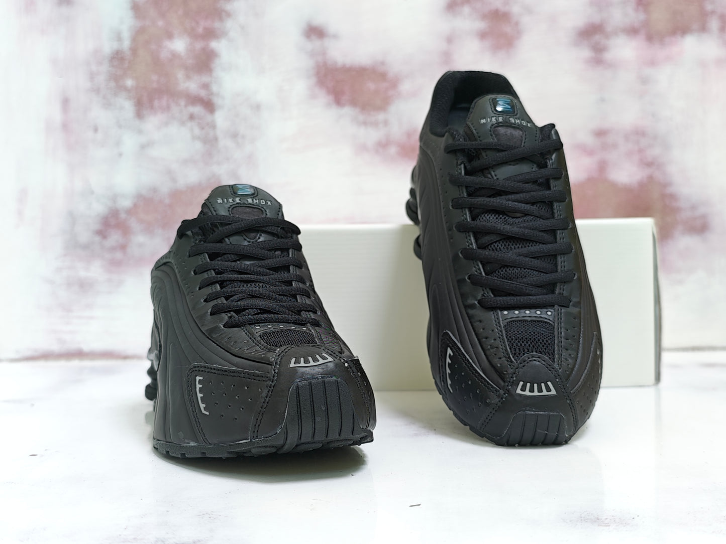 NKE SHOX R4 NEGRO CAMBIA DE COLOR
