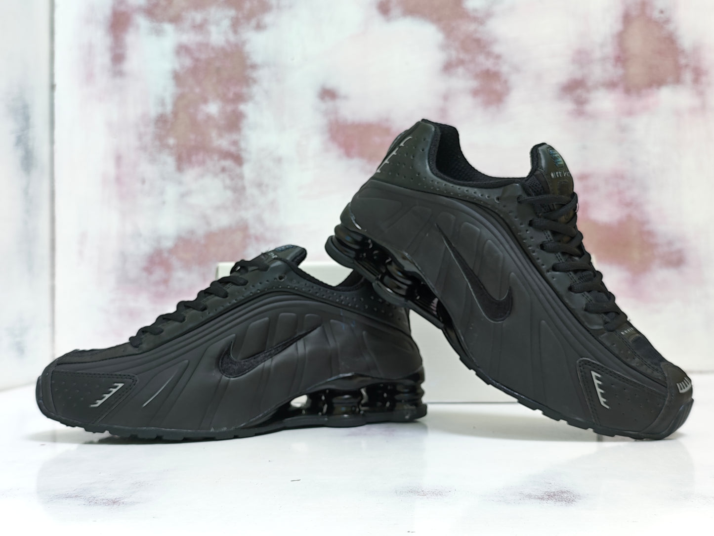 NKE SHOX R4 NEGRO CAMBIA DE COLOR