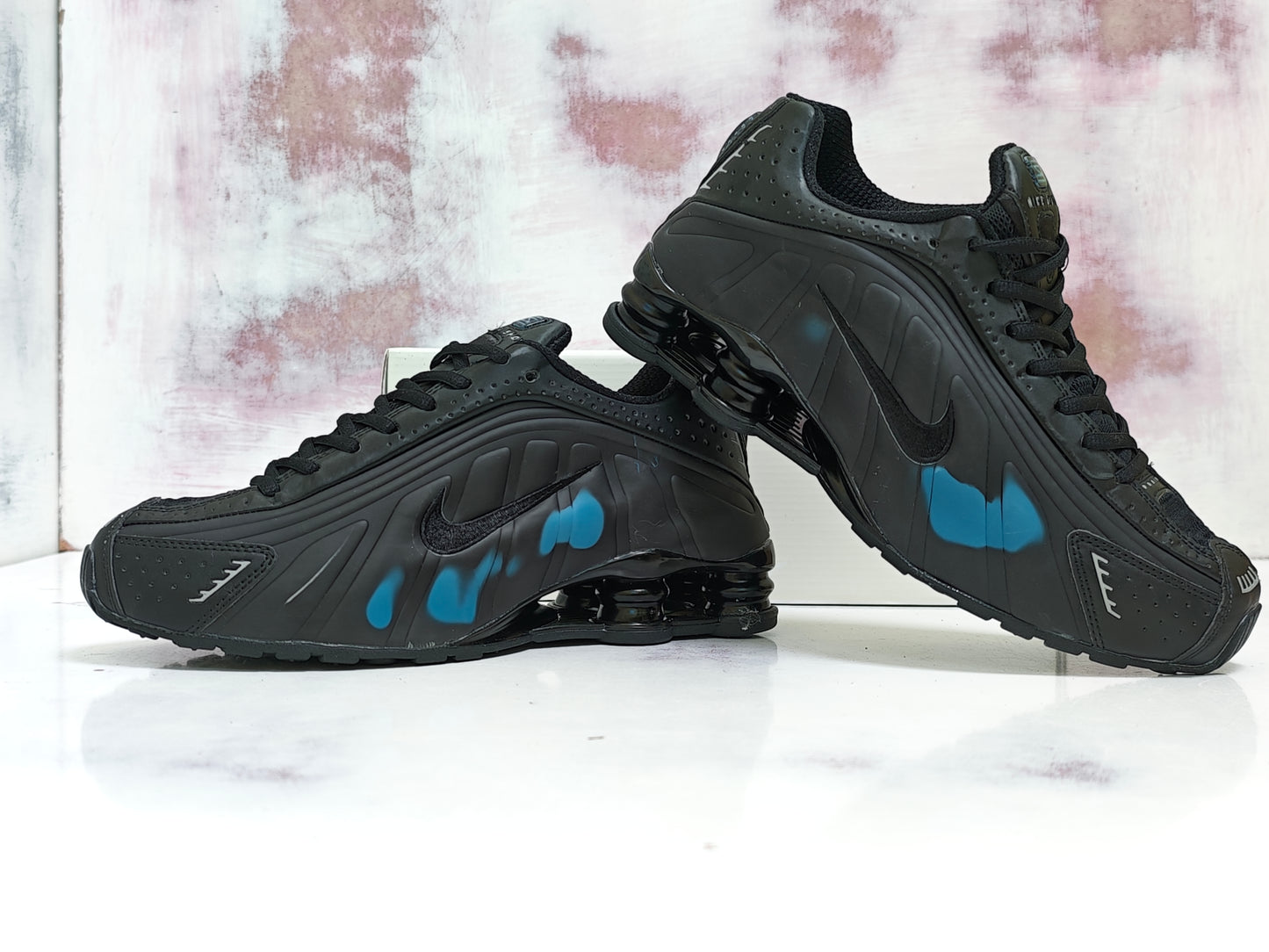 NKE SHOX R4 NEGRO CAMBIA DE COLOR