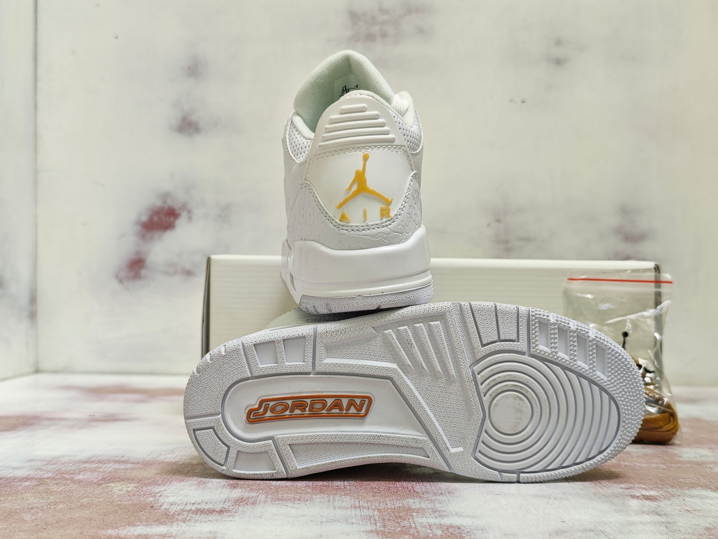JRDN RETRO 3 WHITE GOLD R3