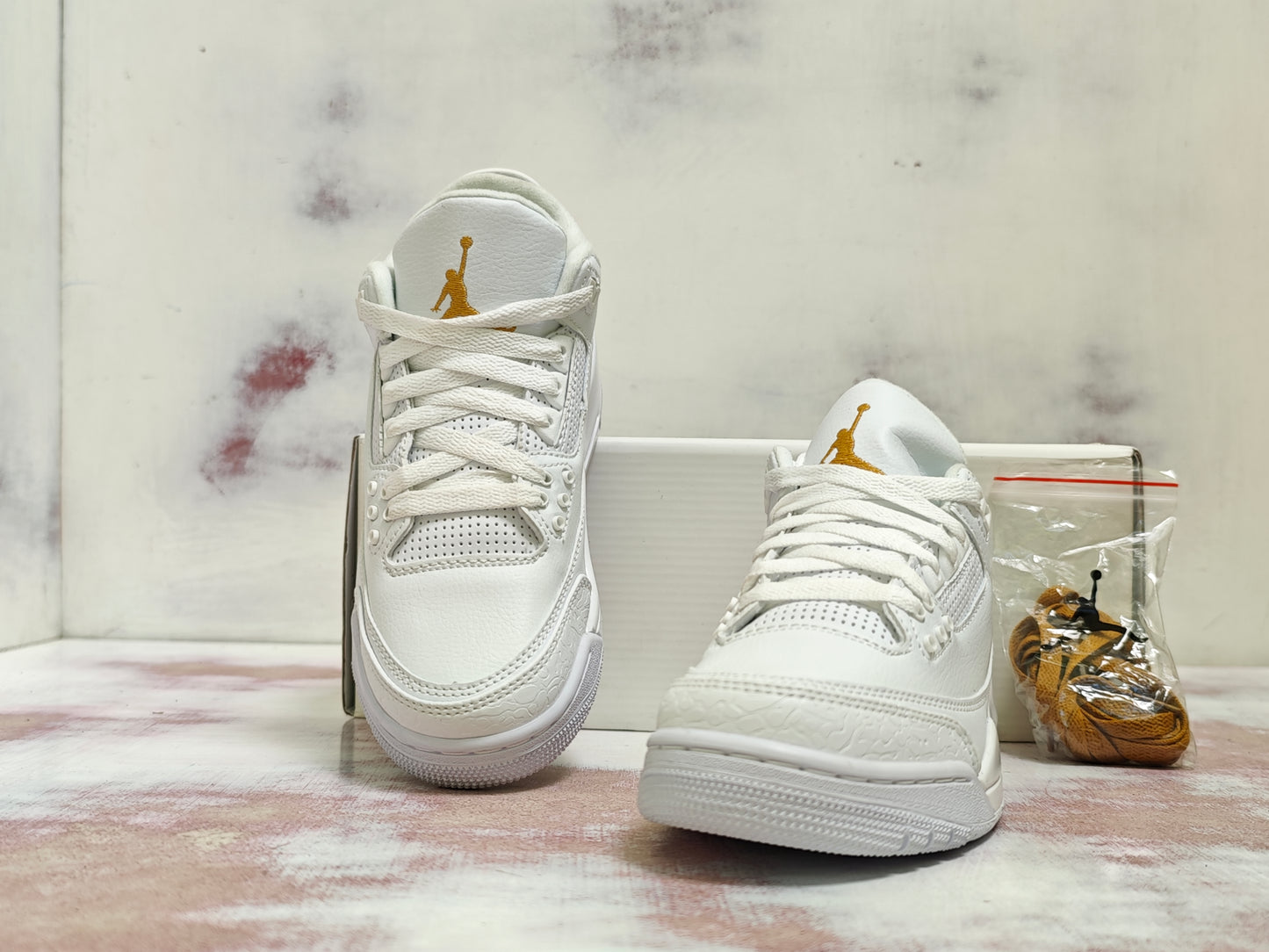 JRDN RETRO 3 WHITE GOLD R3